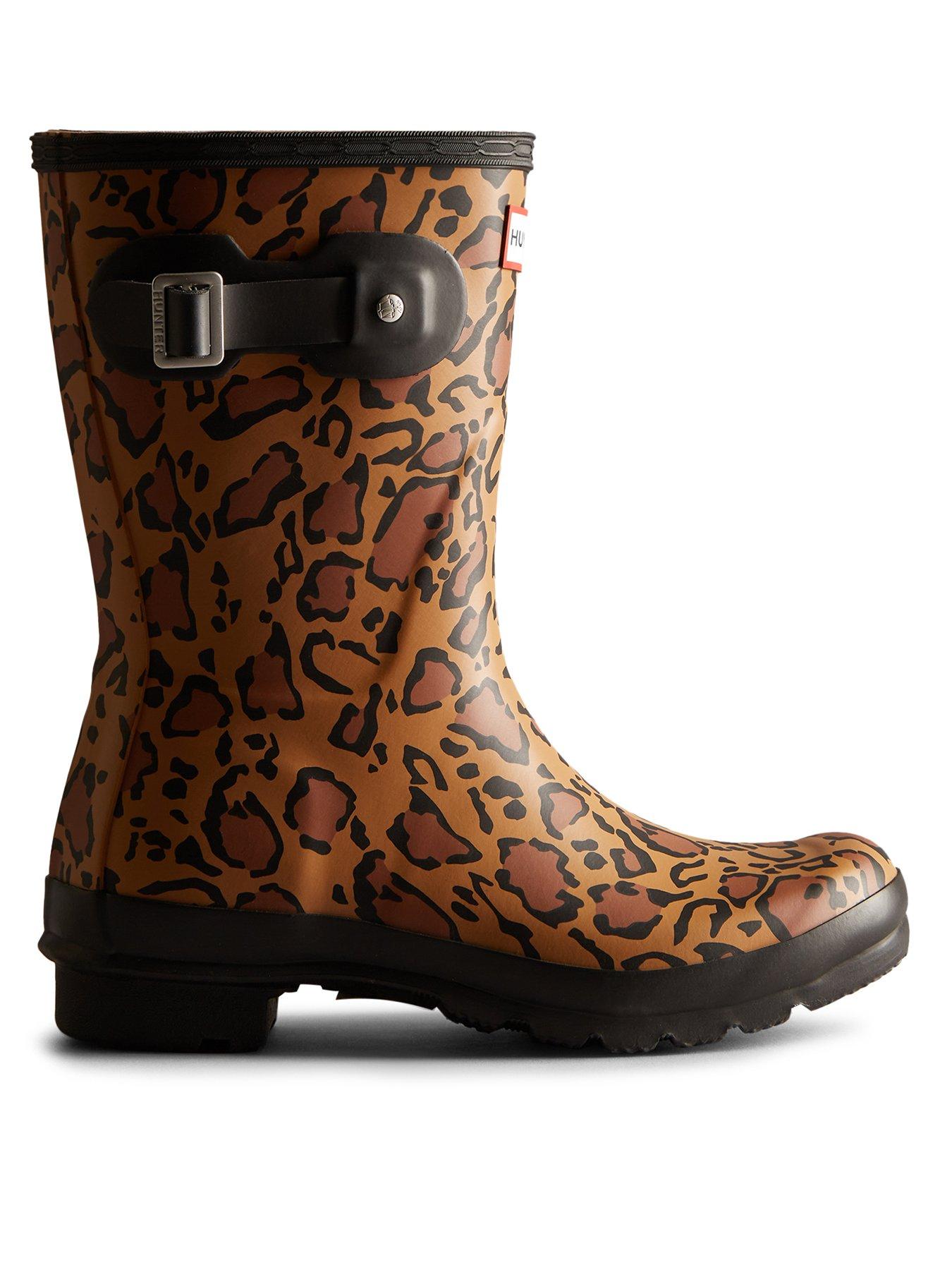 Image 2 of 4 of Hunter Original Short Print Wellington Boots - Leopard