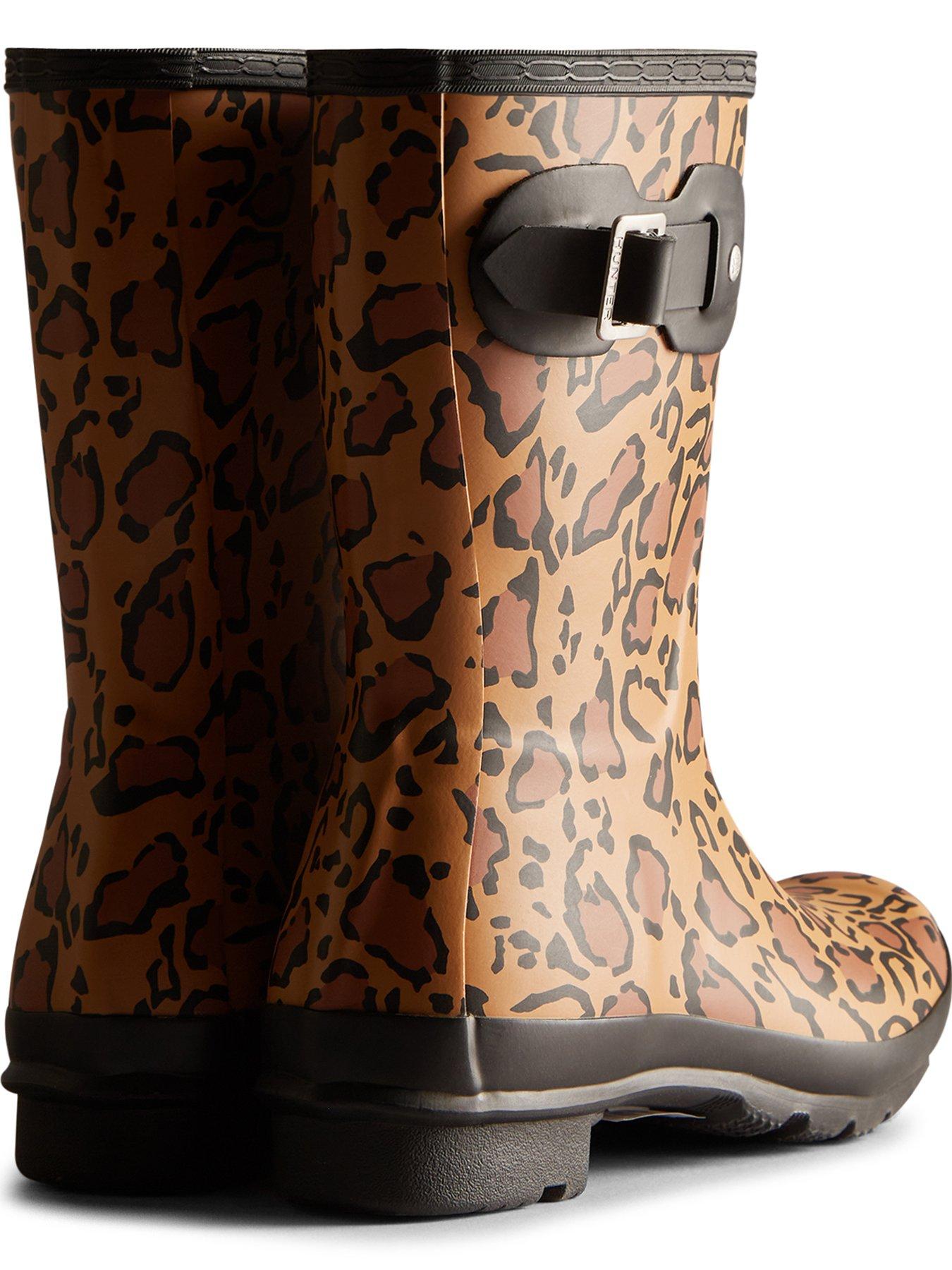 Image 4 of 4 of Hunter Original Short Print Wellington Boots - Leopard