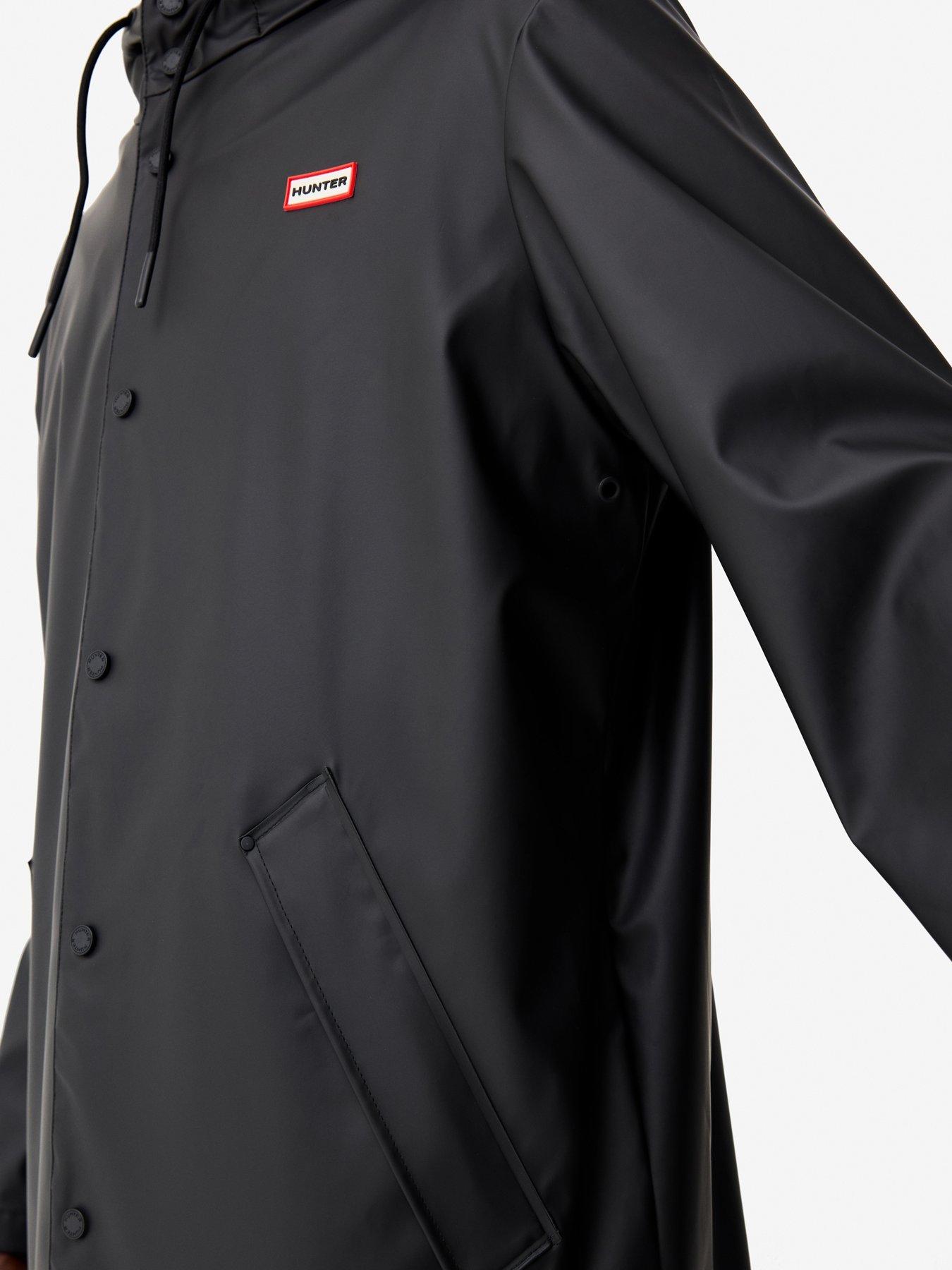 hunter-jopu-raincoat-blackoutfit