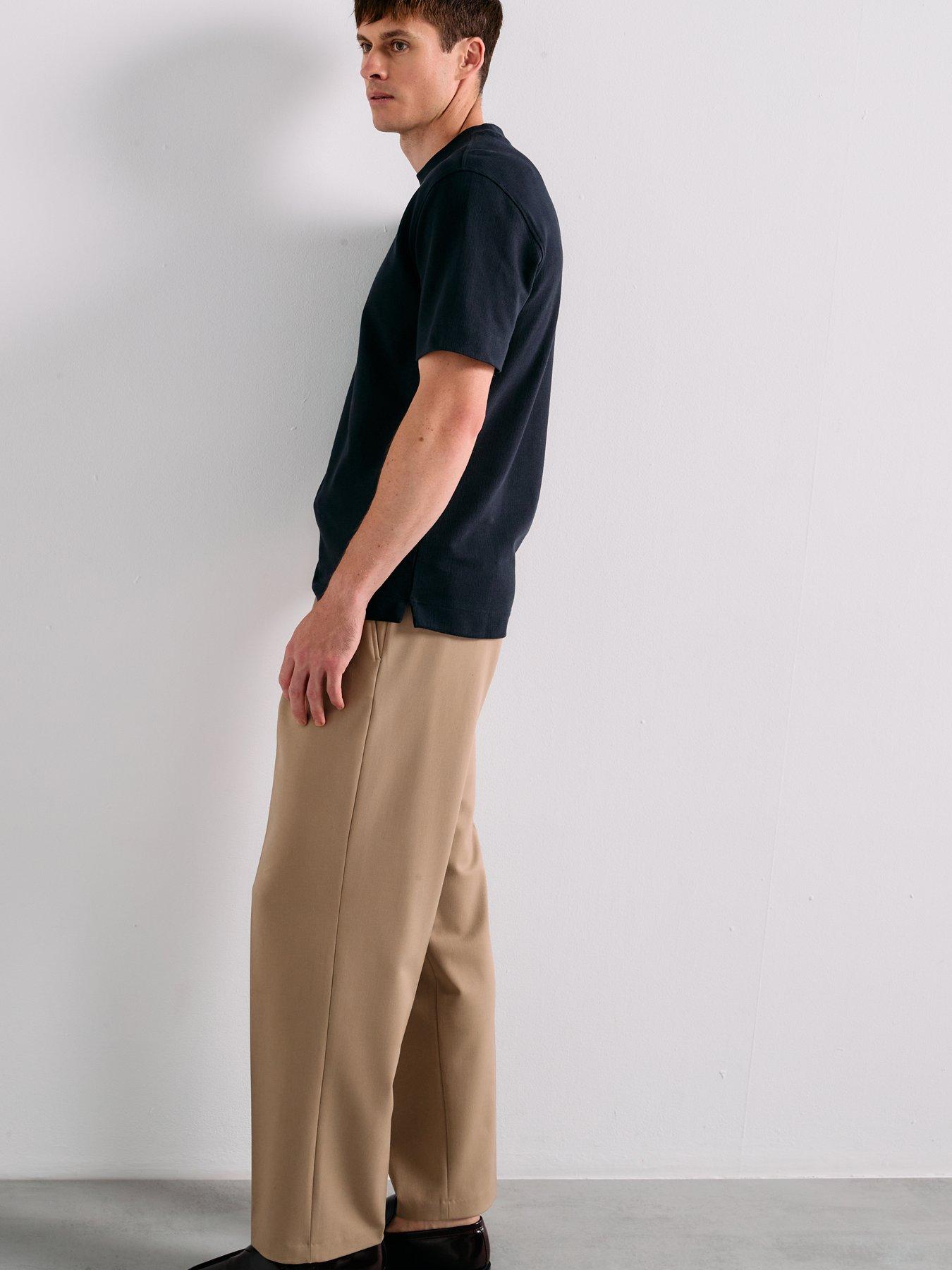 mango-algarvet-textured-t-shirt-navyoutfit