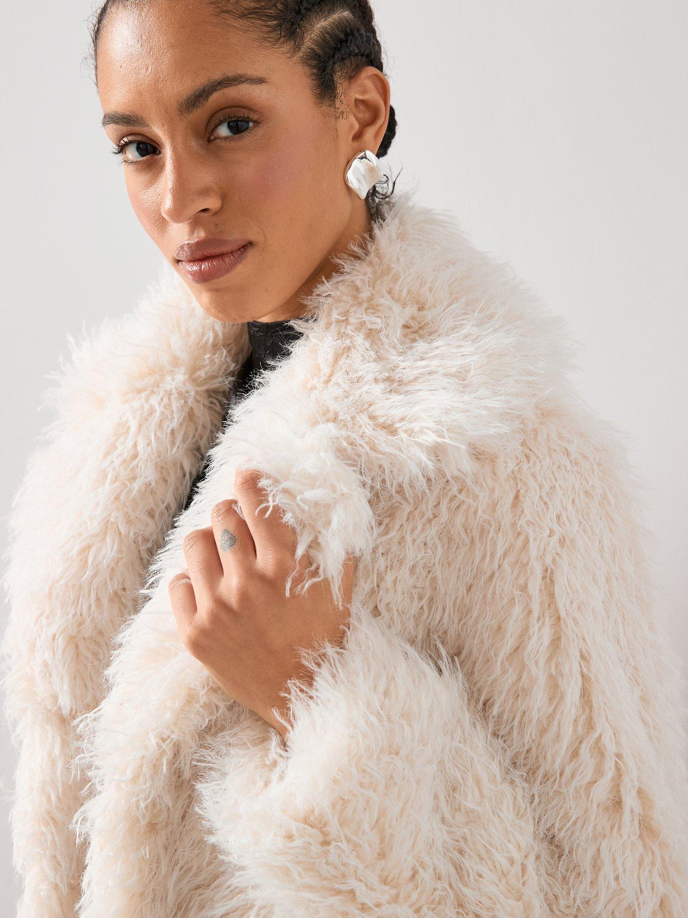 the-very-collection-short-mongolian-faux-fur-coat-creamoutfit