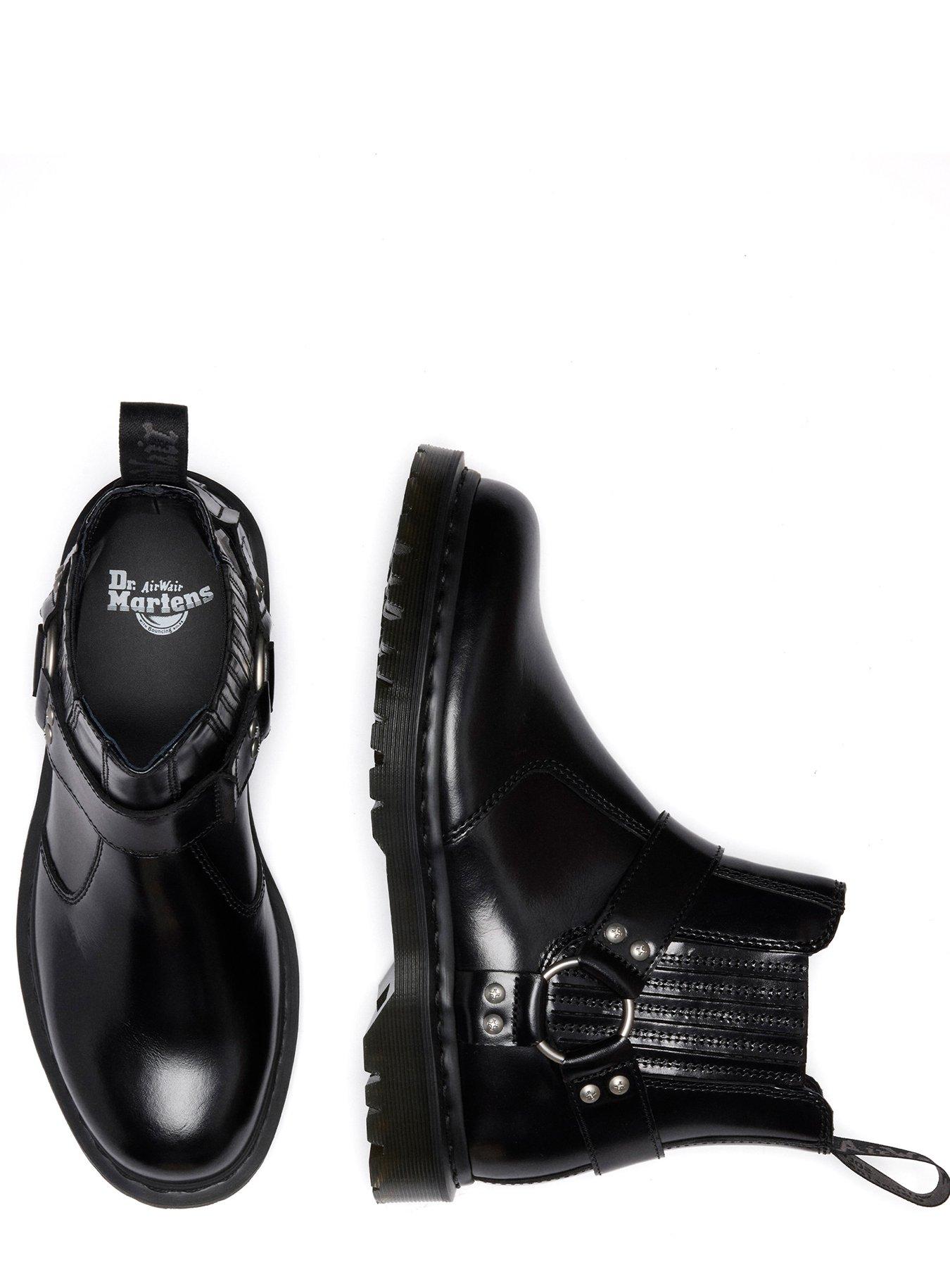 dr-martens-dr-2976-harness-analine-chelsea-boot-blackoutfit
