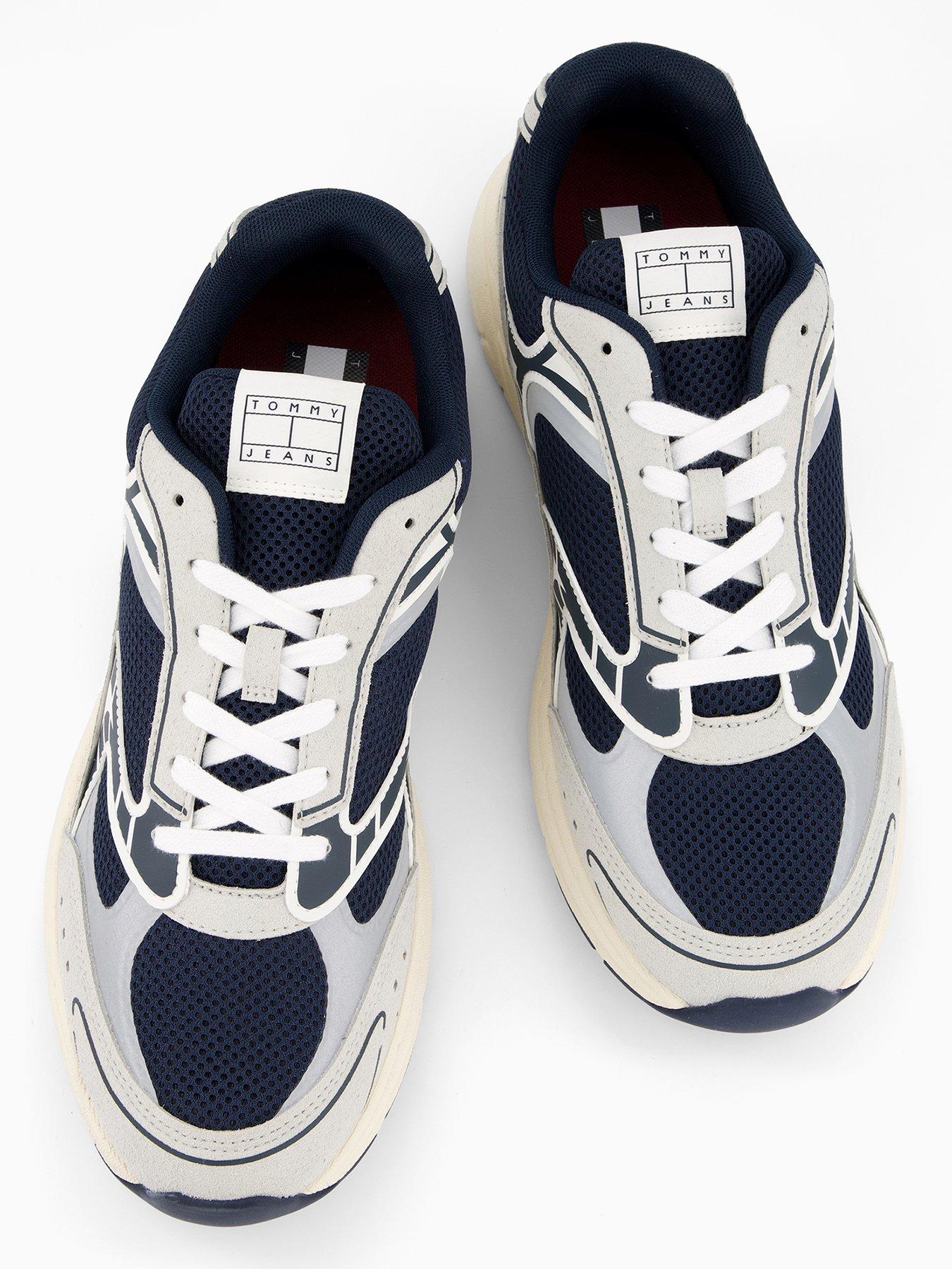 tommy-jeans-archive-25-trainers-whitenavyoutfit