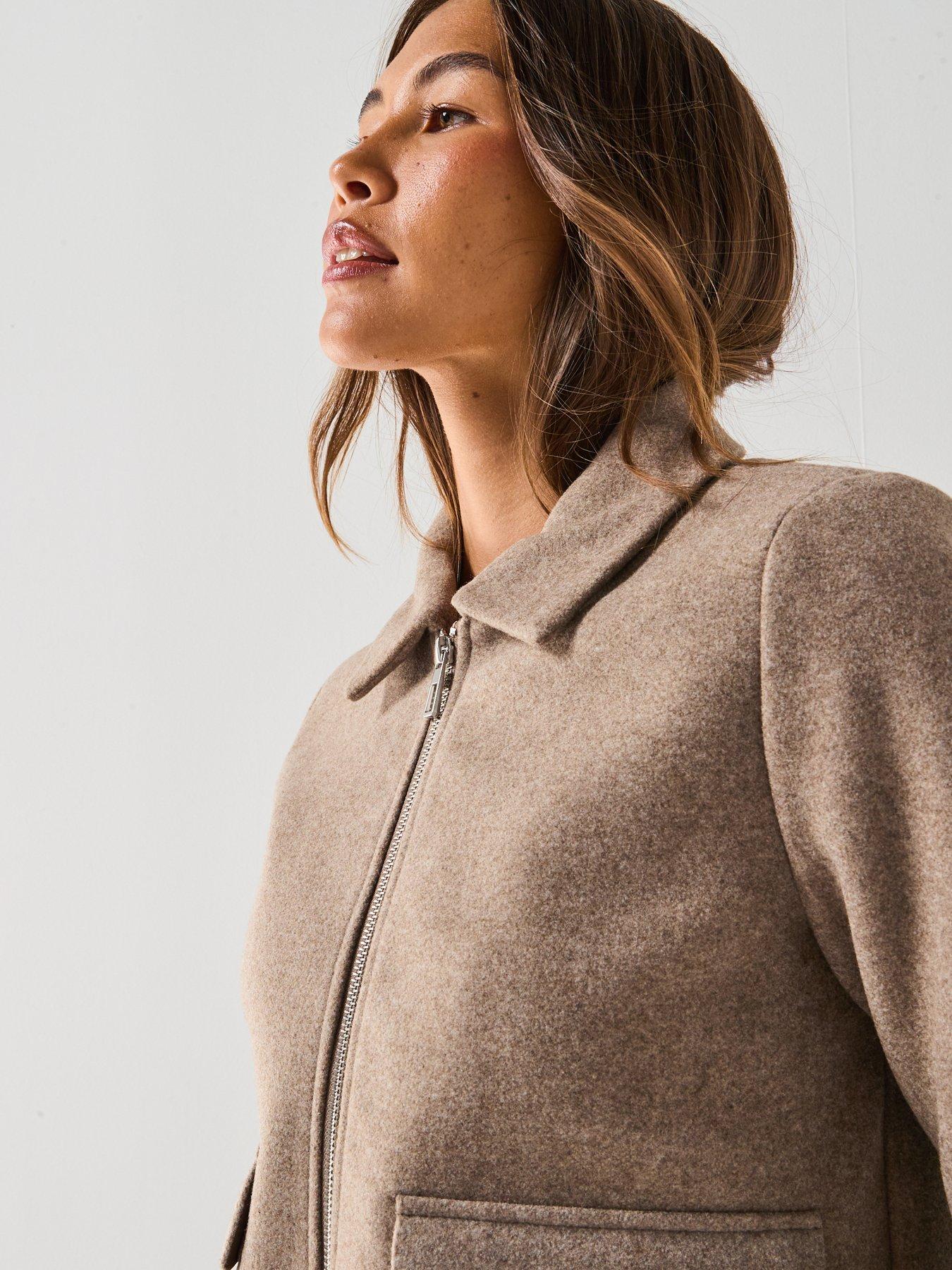 only-zip-short-jacket-beigeoutfit