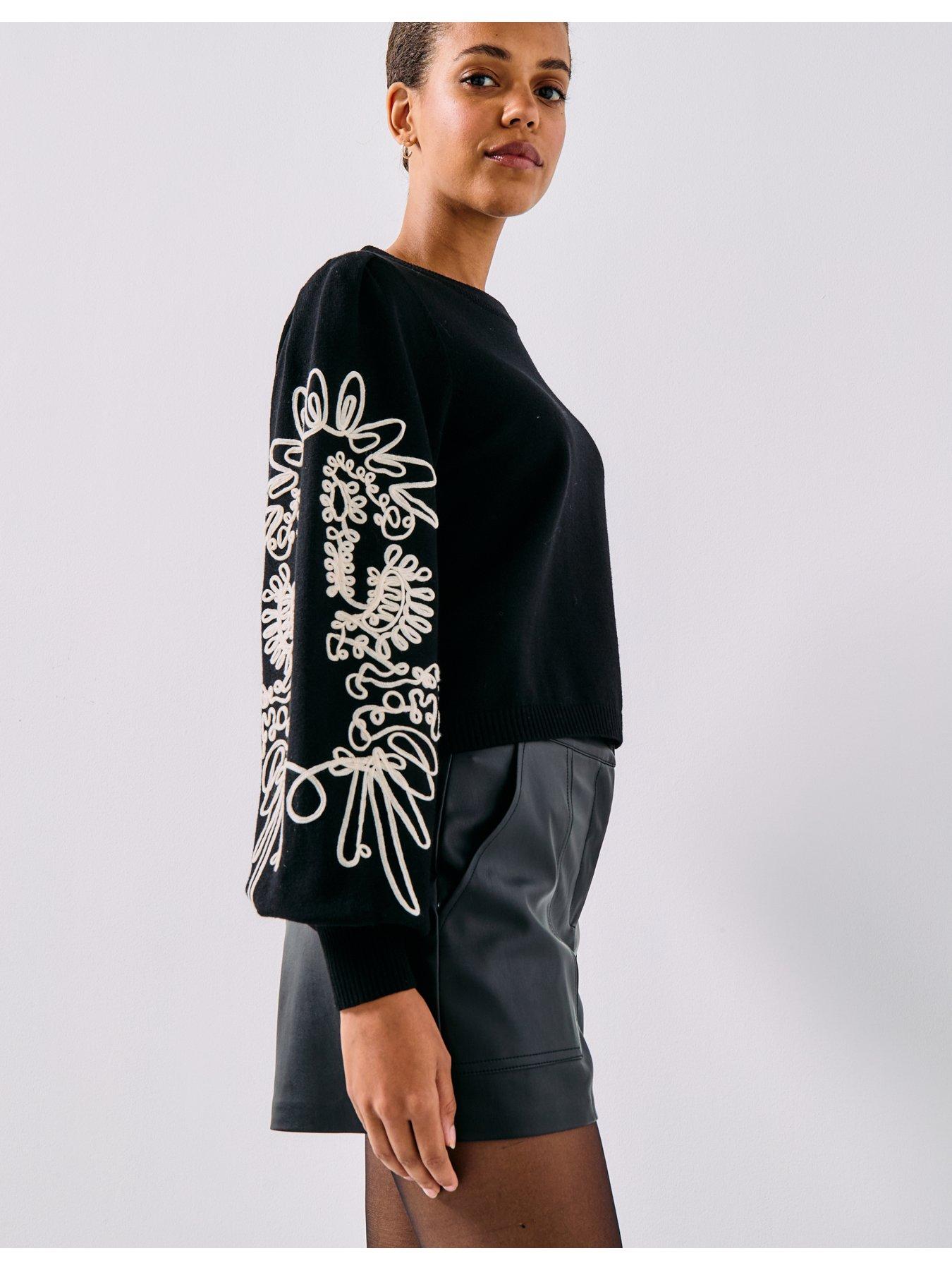 only-faux-leather-shorts-blackoutfit