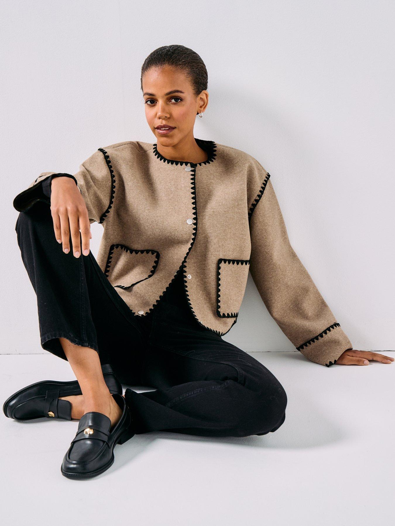 only-cuff-scallop-jacket-beigeoutfit