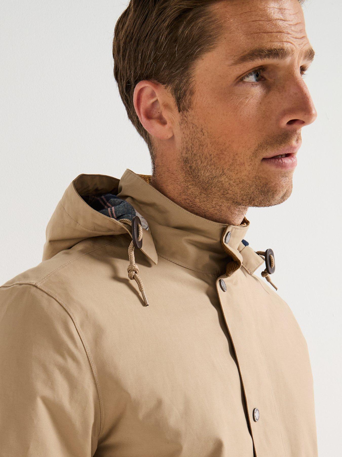 barbour-chelsea-waterproof-macintosh-rain-coat-beigeoutfit
