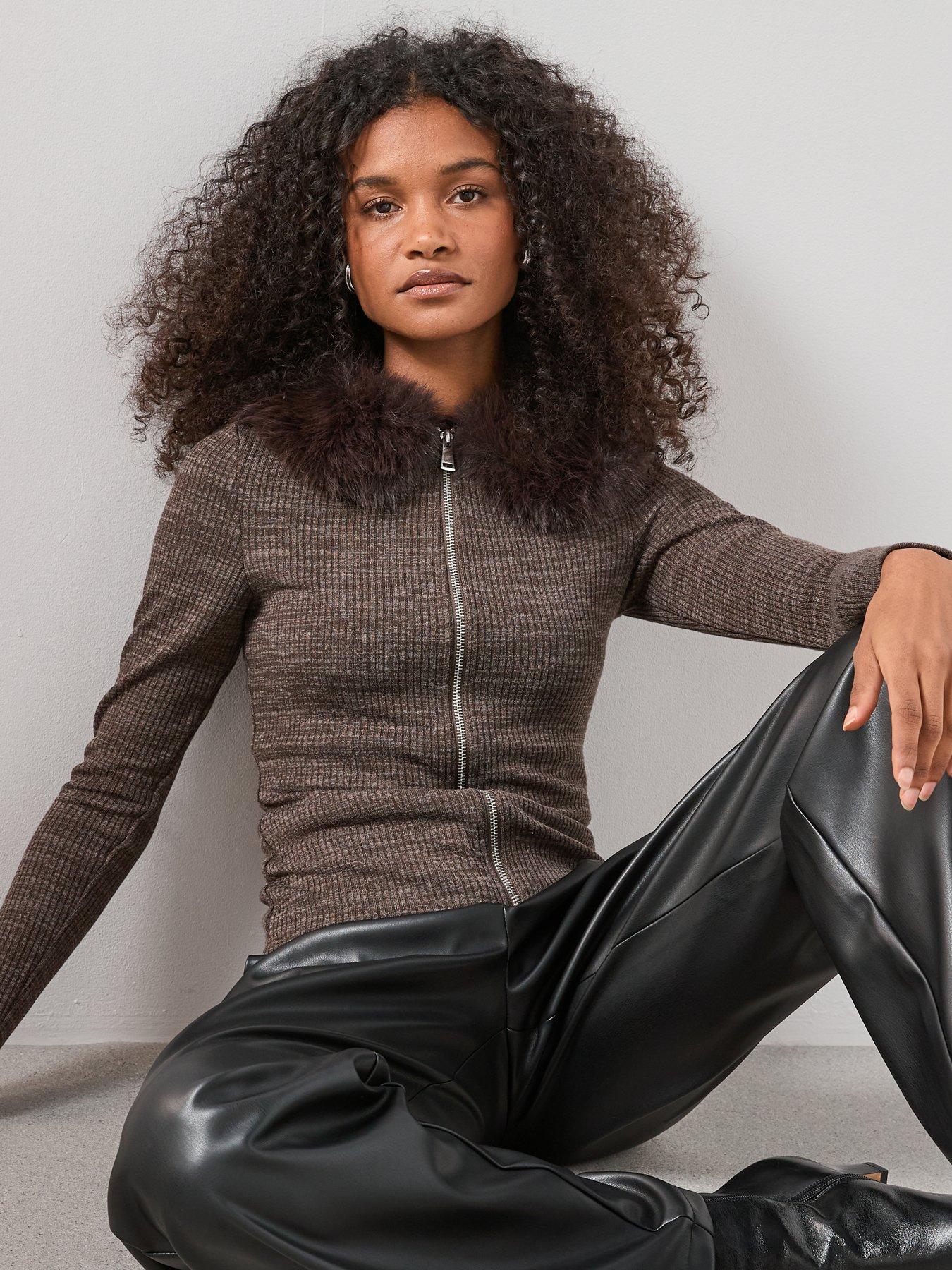 the-very-collection-faux-fur-collar-zip-up-top-brownoutfit
