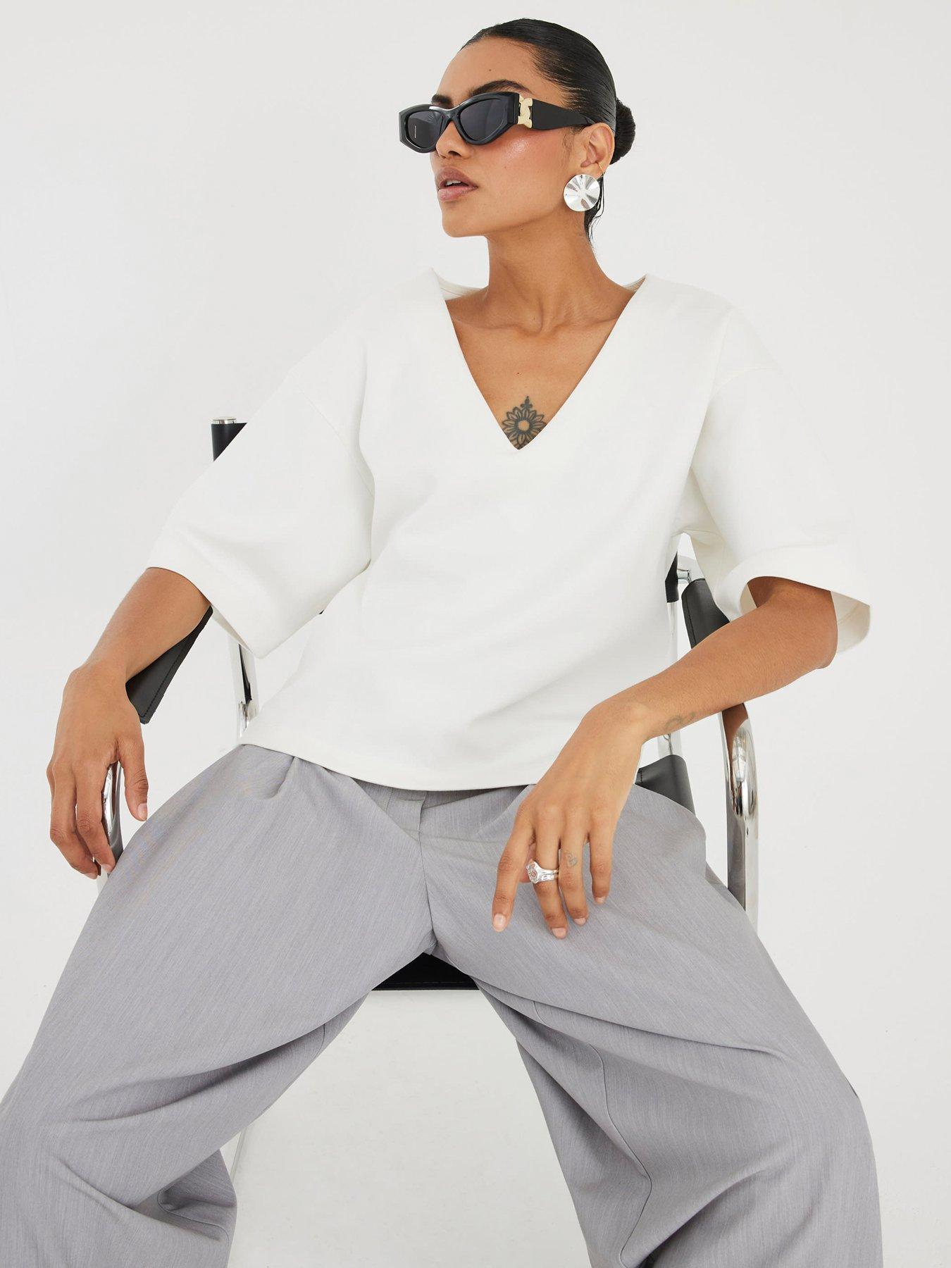 river-island-short-sleeve-v-neck-interlock-t-shirt-whiteoutfit