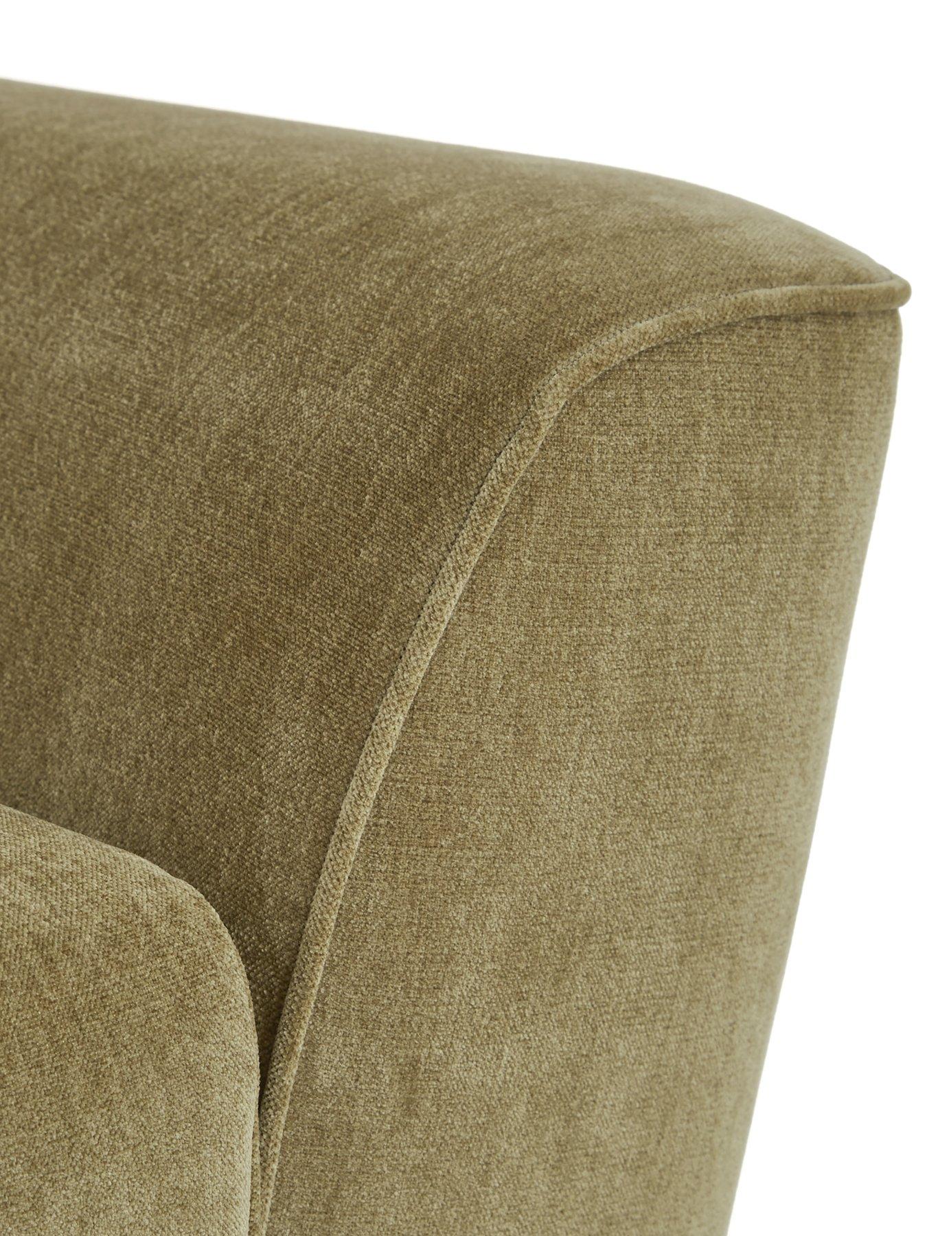 the-very-collection-aiyanna-chairoutfit