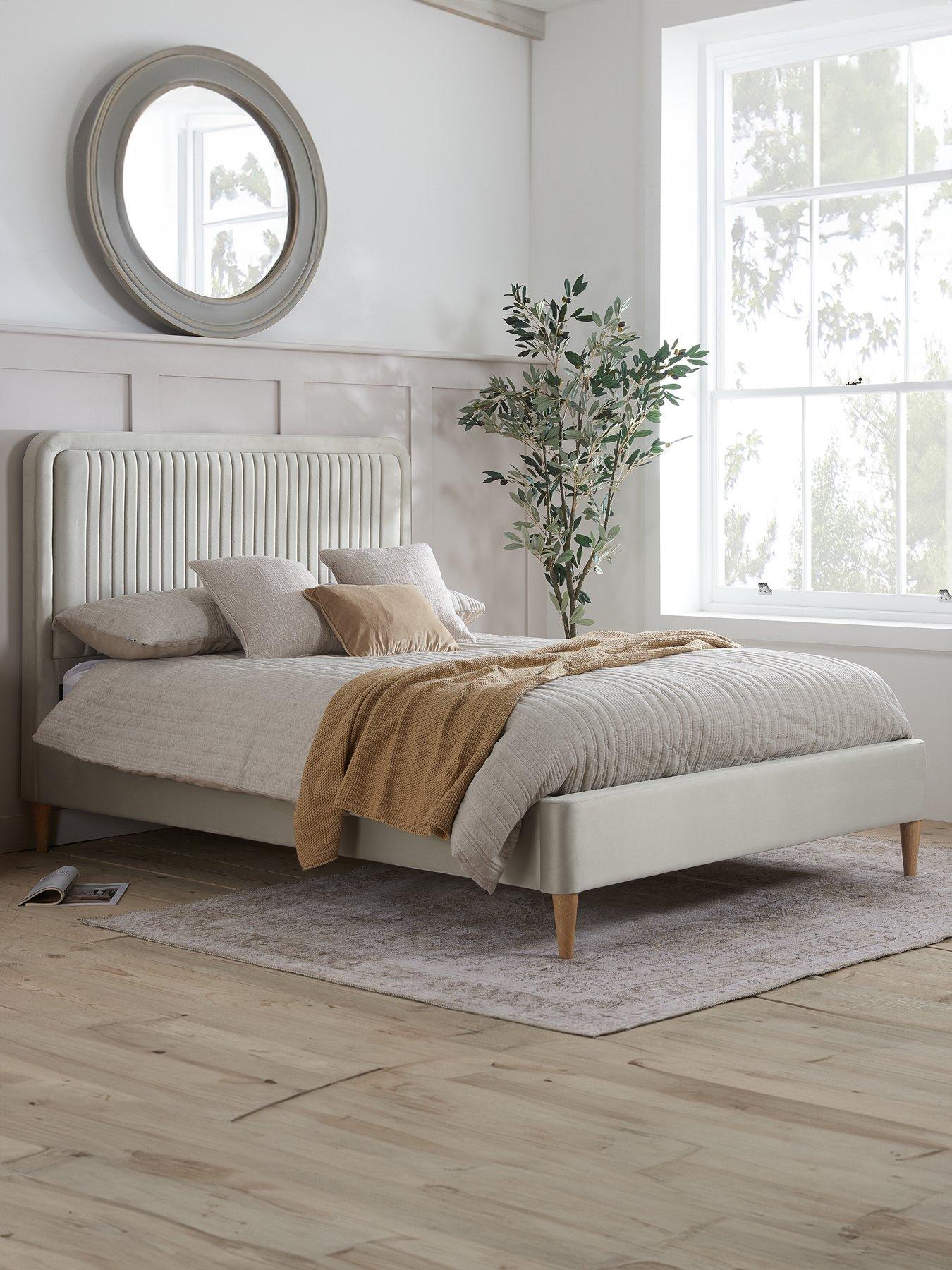 undefined Victoria Bed