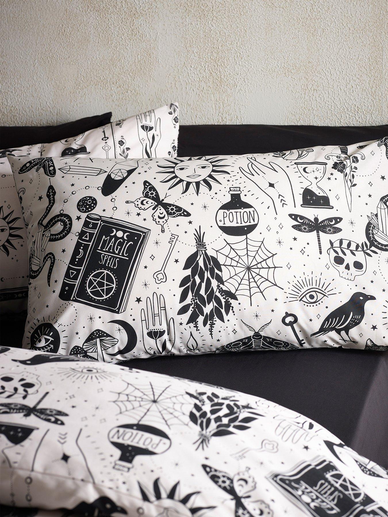 catherine-lansfield-enchanted-witchcraft-halloween-duvet-setdetail