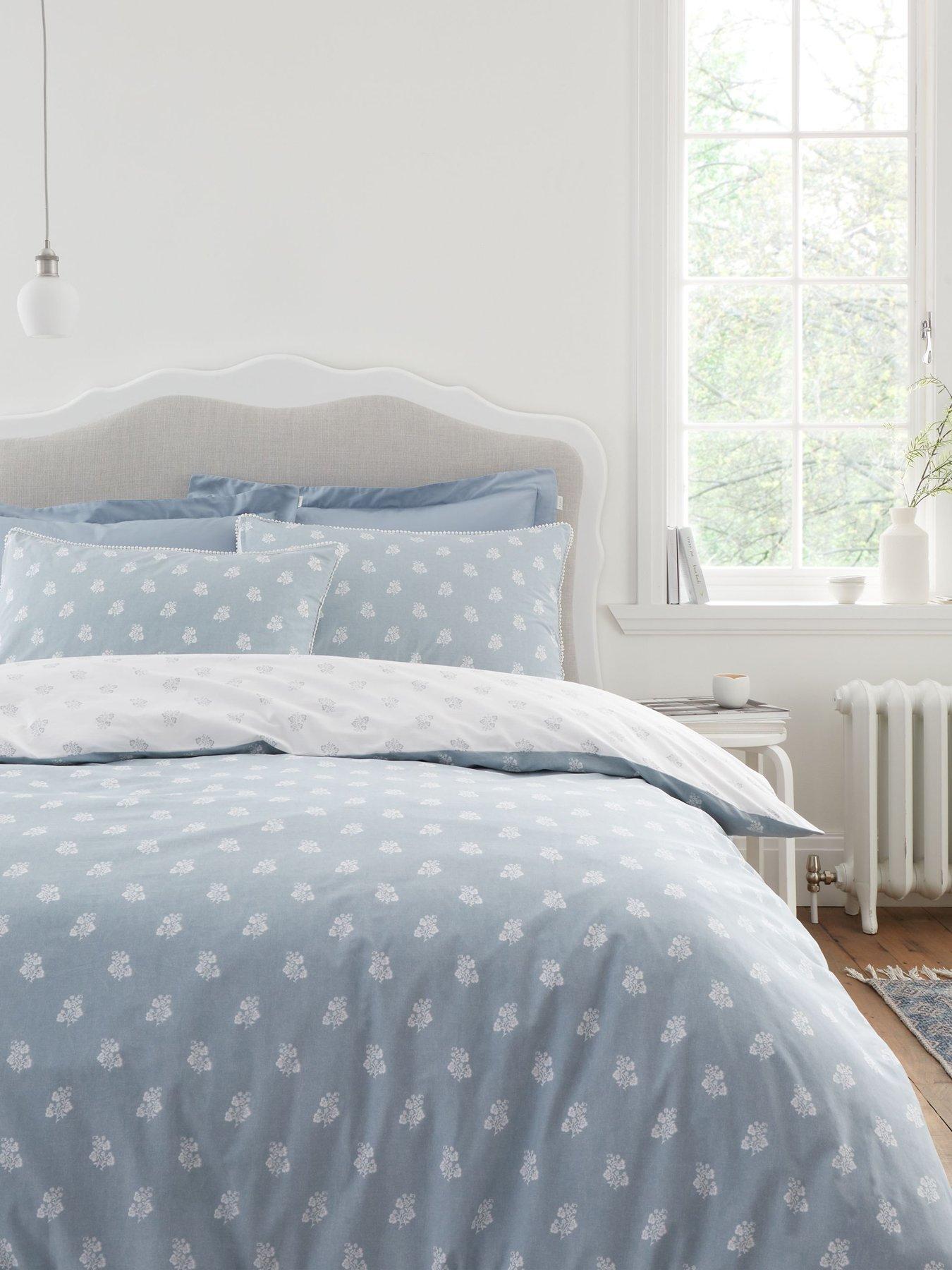 bianca-esme-floral-200-thread-count-cotton-reversible-duvet-set-white-blueoutfit
