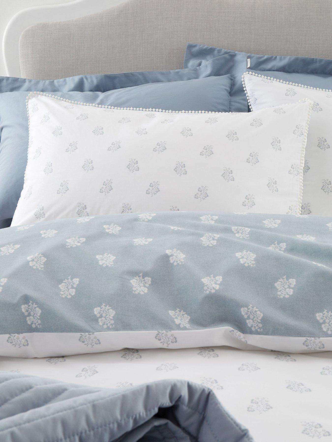 bianca-esme-floral-200-thread-count-cotton-reversible-duvet-set-white-bluedetail