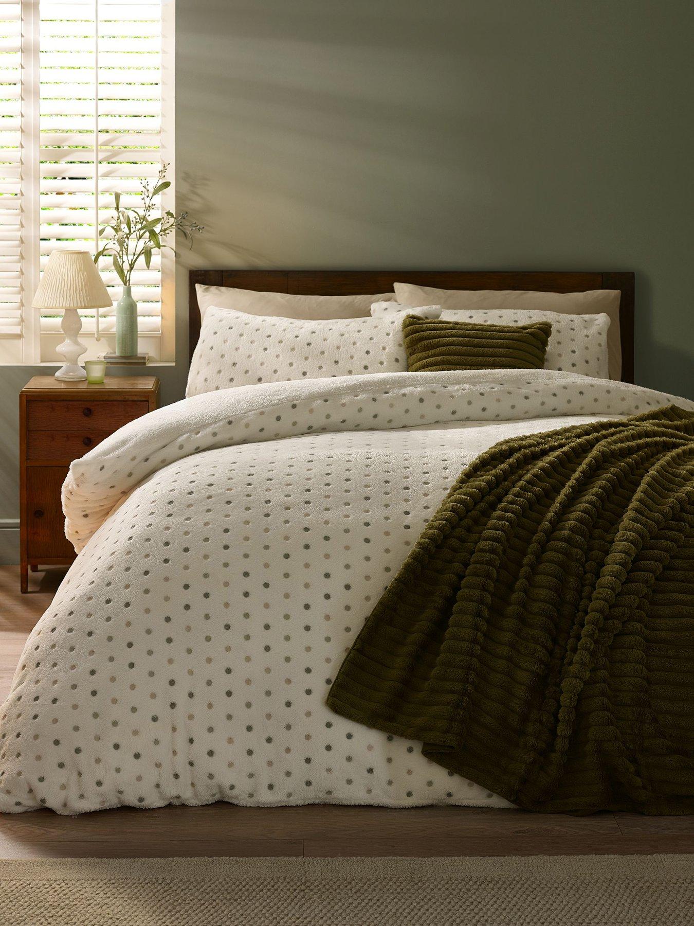 Image 1 of 6 of Catherine Lansfield Cosy Spot Duvet Set