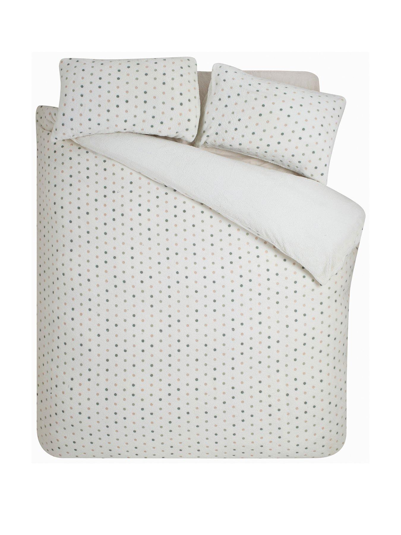 Image 2 of 6 of Catherine Lansfield Cosy Spot Duvet Set