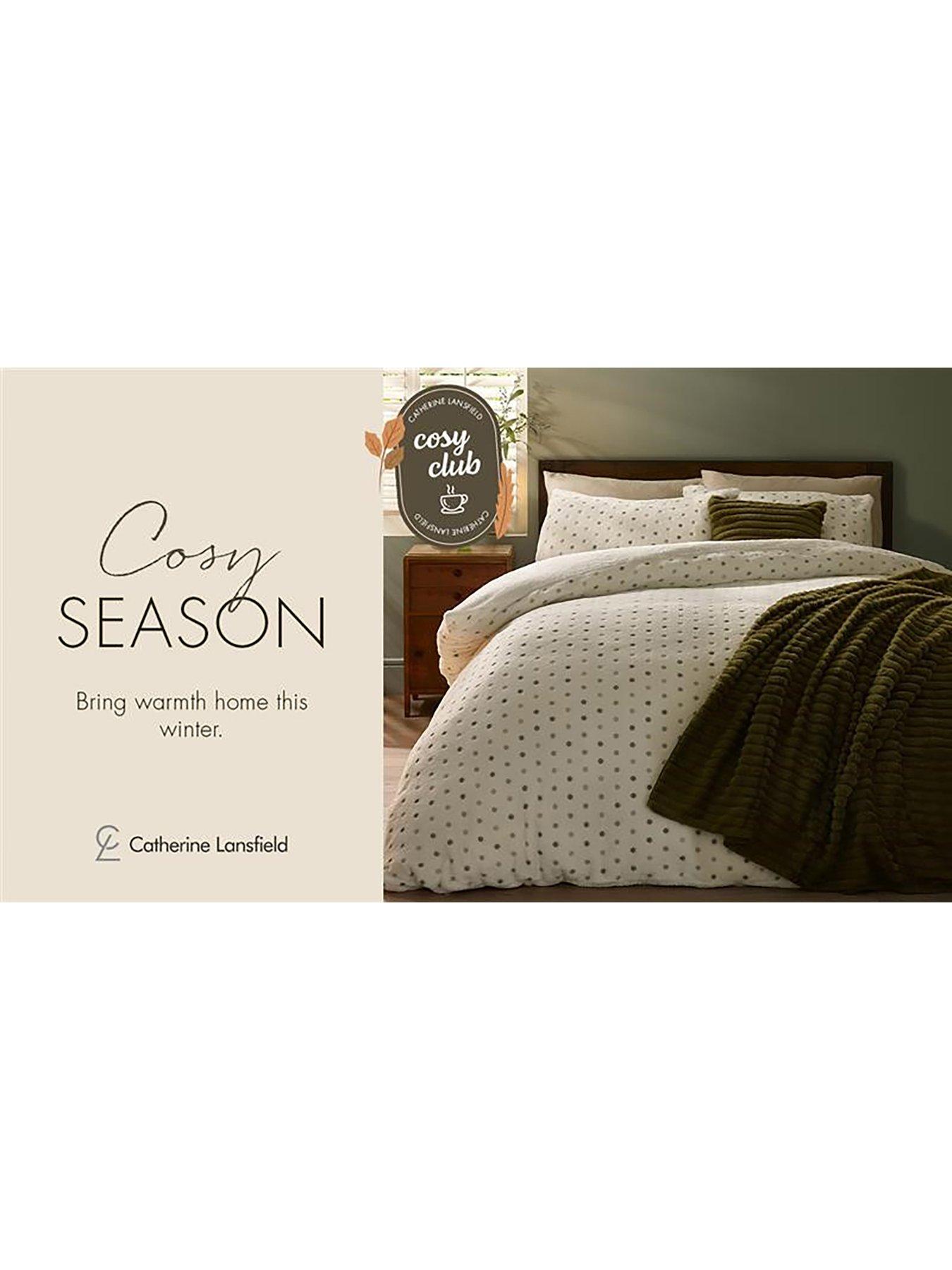 Image 3 of 6 of Catherine Lansfield Cosy Spot Duvet Set