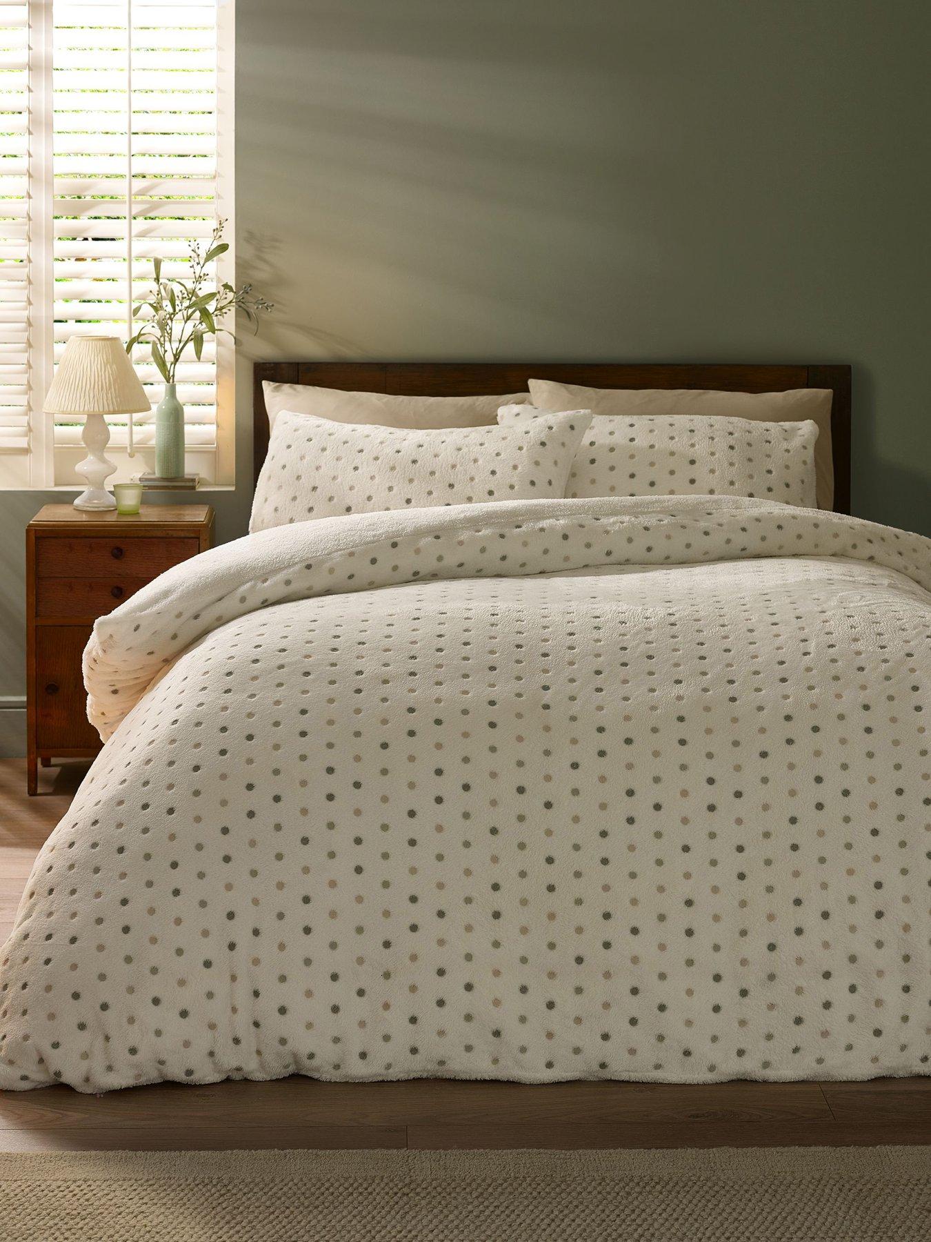 Image 4 of 6 of Catherine Lansfield Cosy Spot Duvet Set