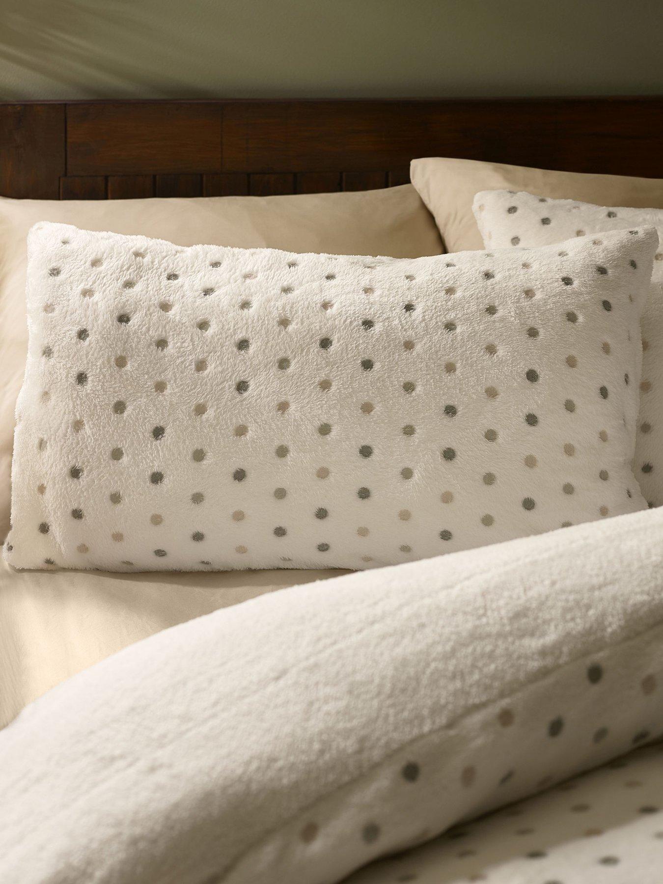 Image 5 of 6 of Catherine Lansfield Cosy Spot Duvet Set