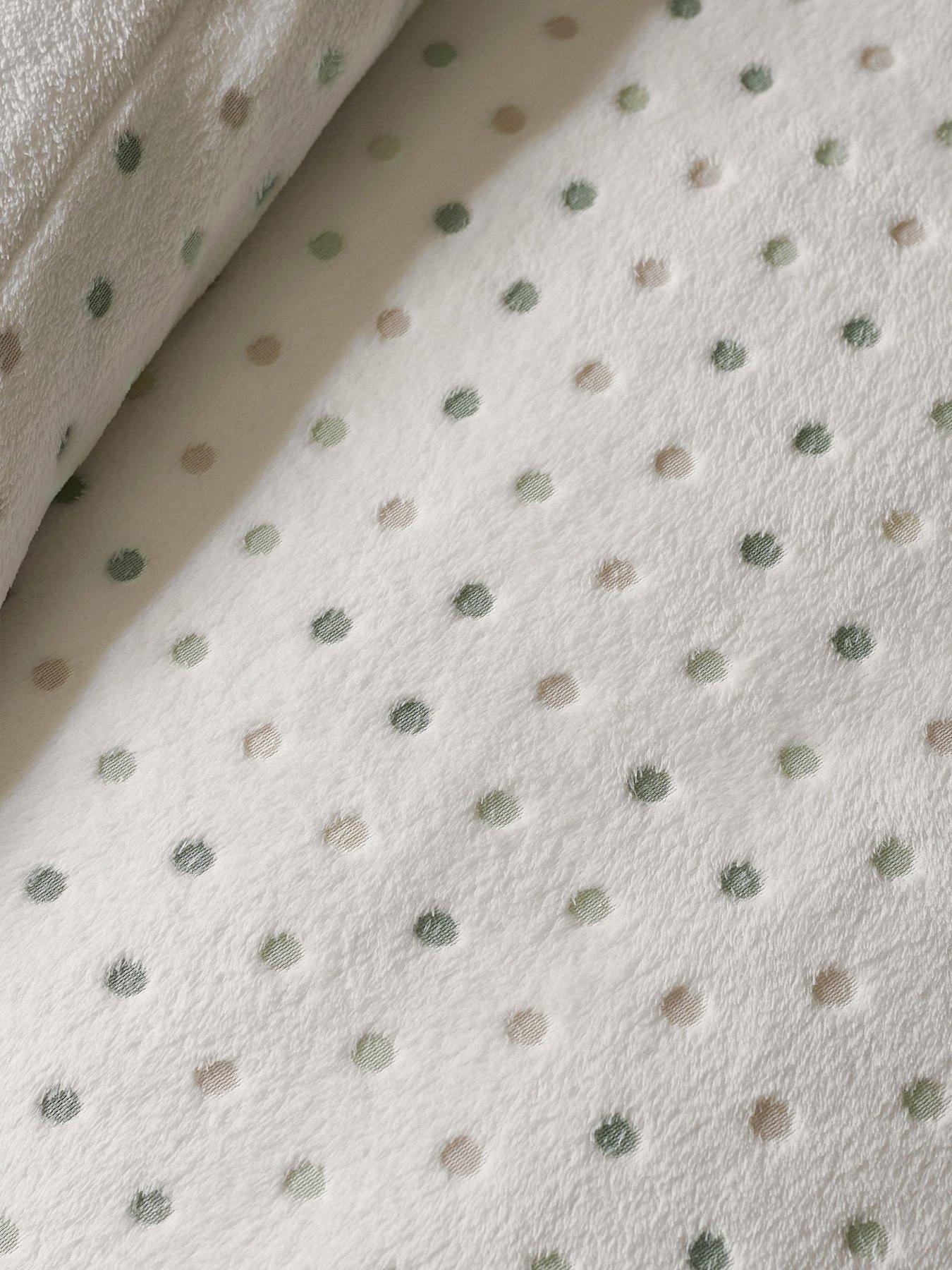 Image 6 of 6 of Catherine Lansfield Cosy Spot Duvet Set