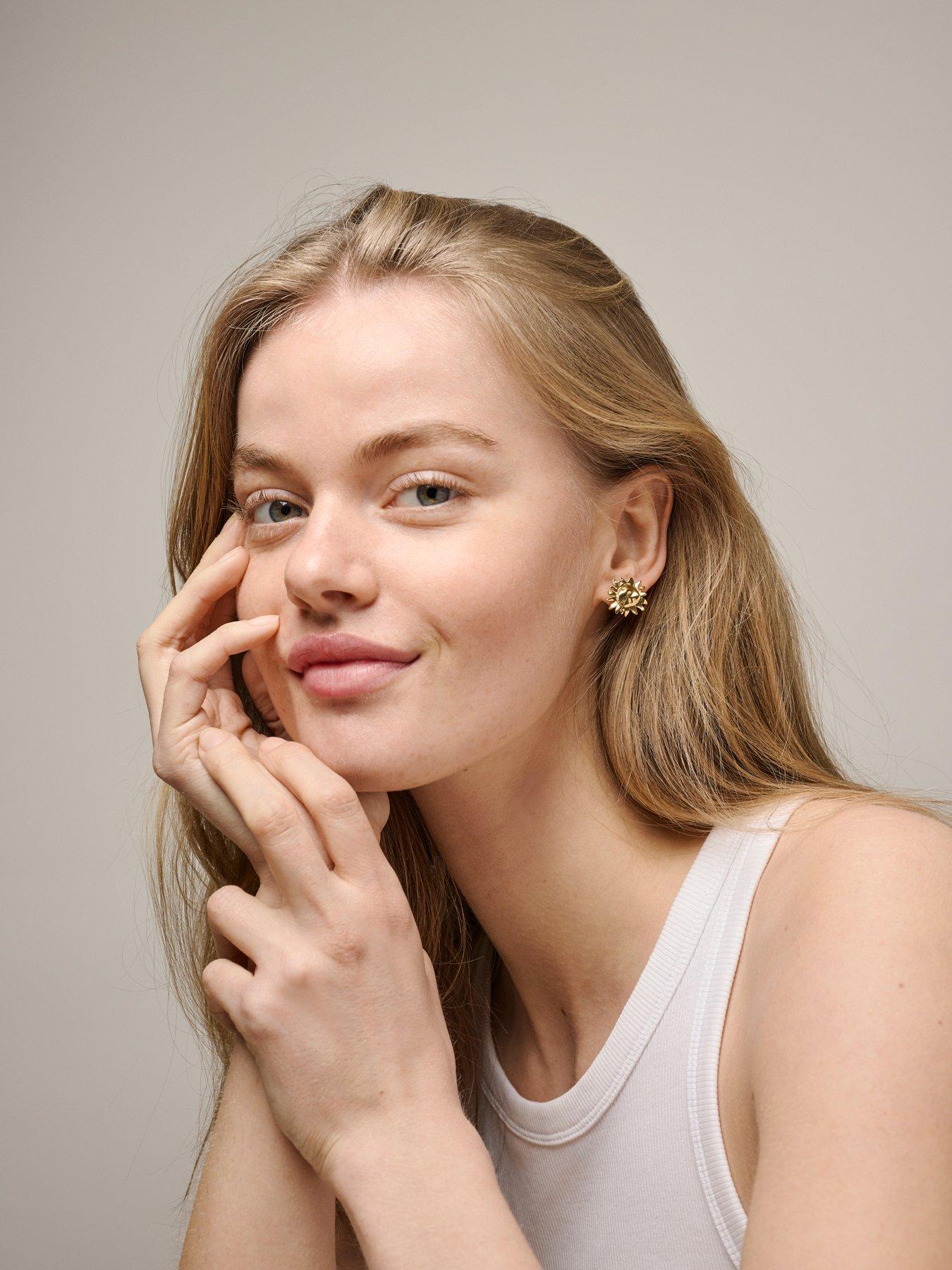 enamel-copenhagen-sunshine-field-large-studs-18ct-gold-plated-925-sterling-silverdetail