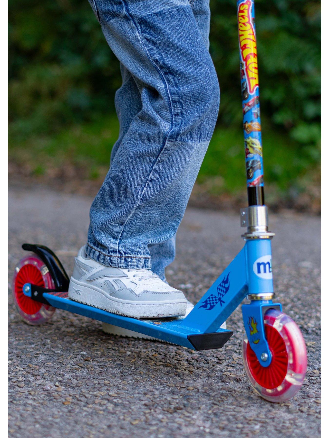hot-wheels-inline-revver-scooter-with-light-up-wheelsdetail