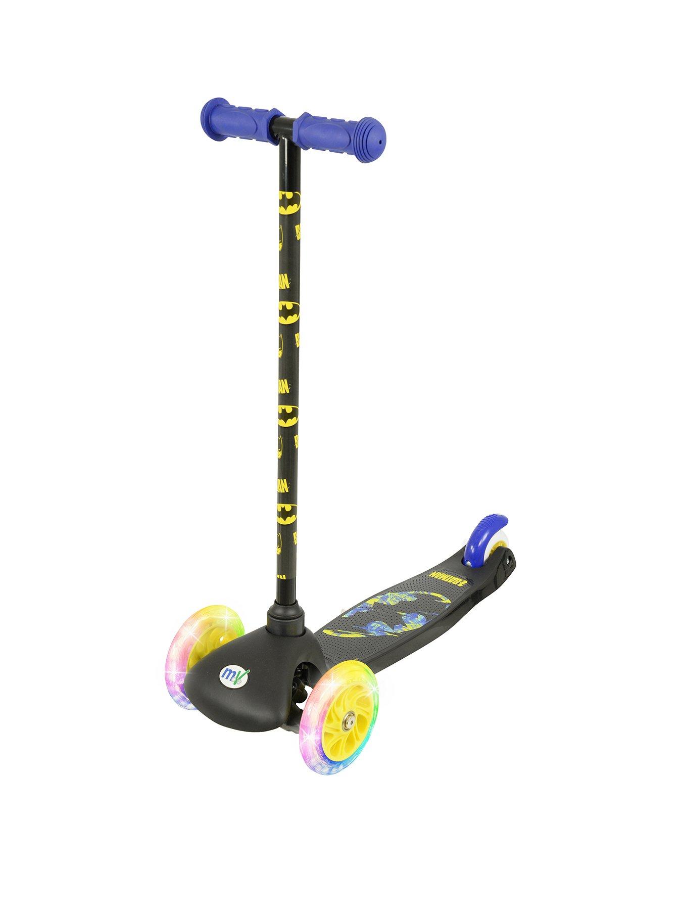 Batman Tilt n Turn Scooter with Light Up Wheels and Stickers