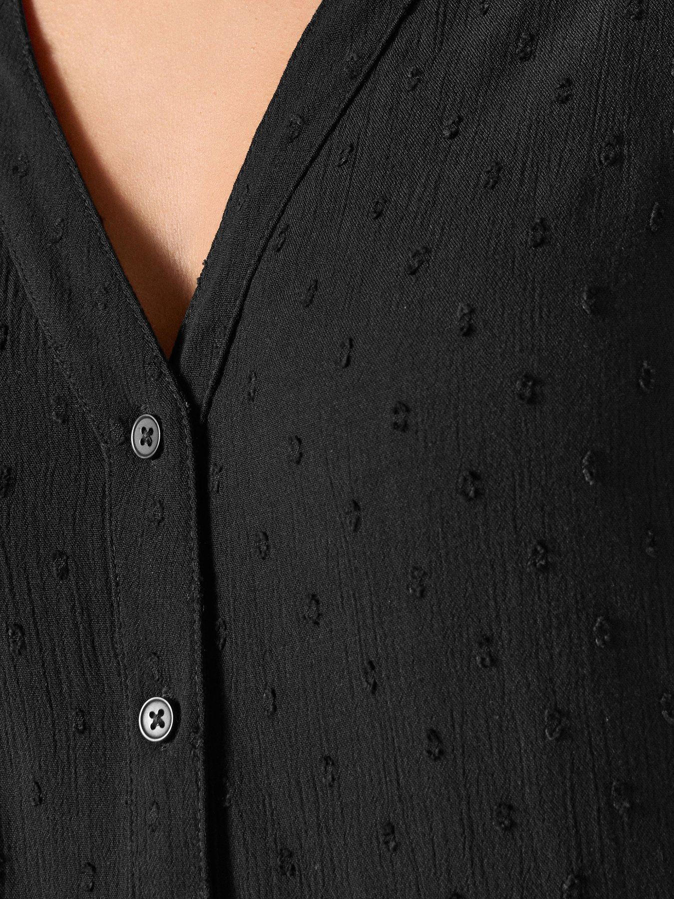 yours-curve-swiss-dot-crinkle-notchneck-blackoutfit