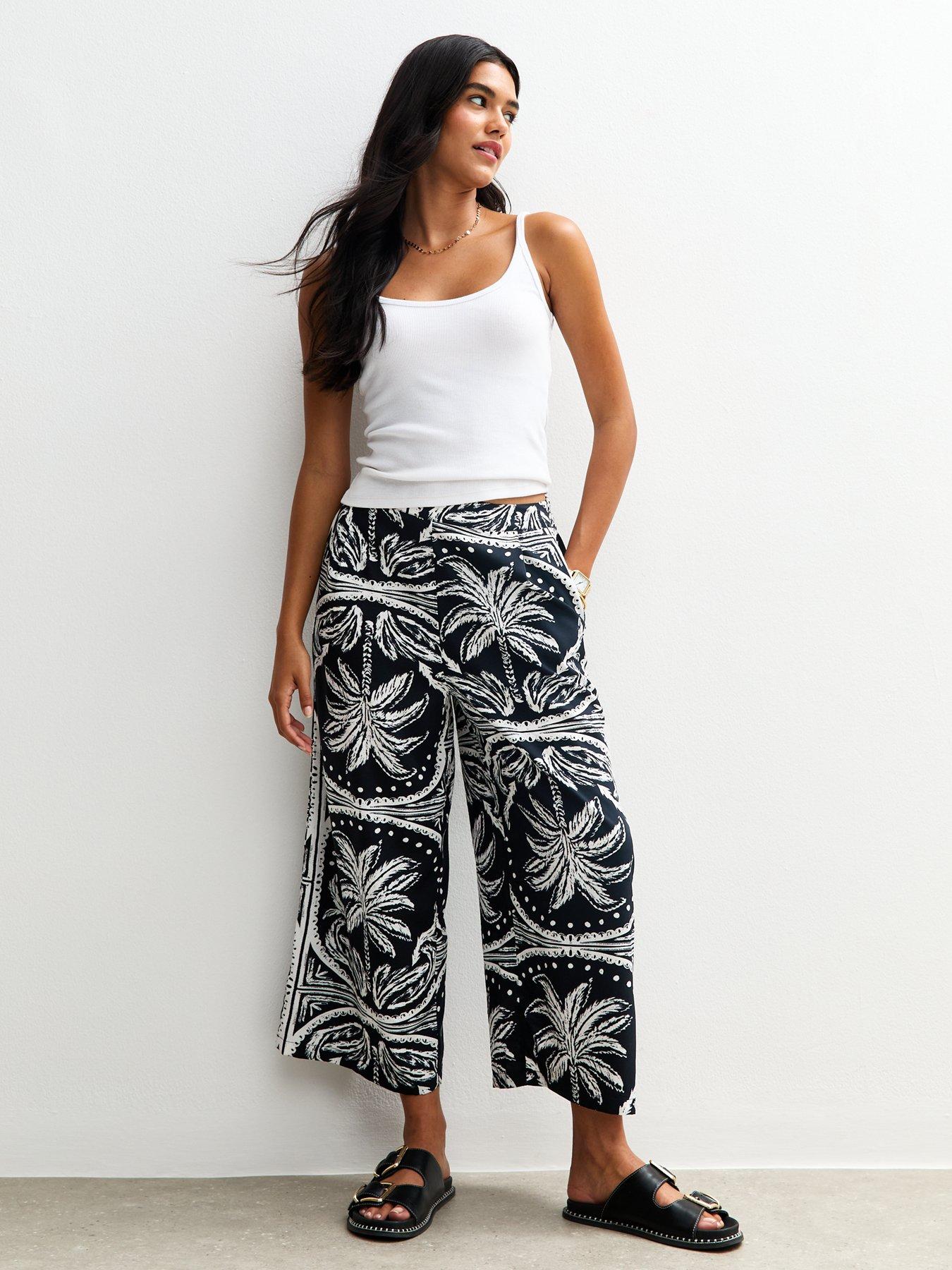 new-look-blue-palm-tree-print-cropped-trousersfront
