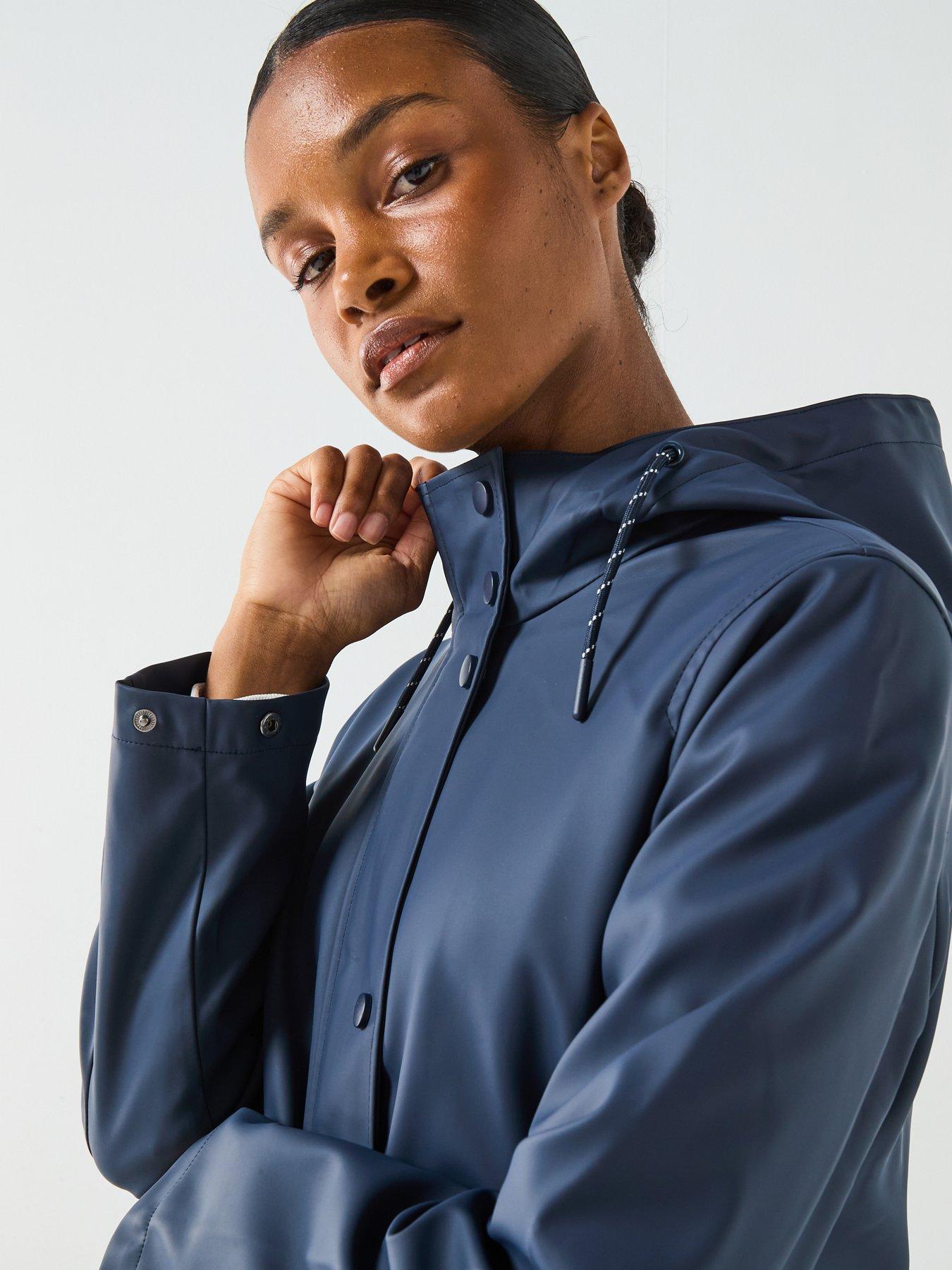 vero-moda-malou-coated-rain-jacket-navyoutfit