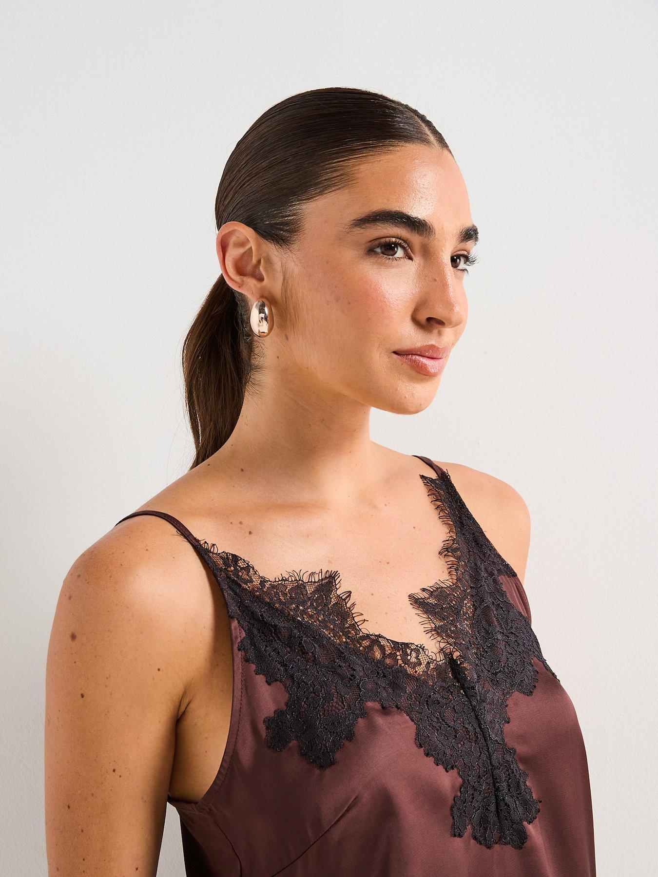 rouge-lace-singlet-top-brownoutfit