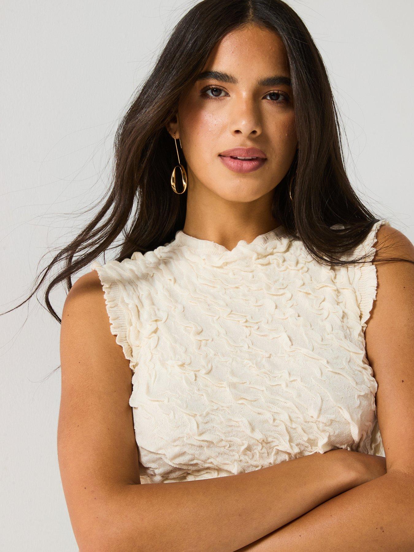 aware-stormi-short-sleeve-o-neck-knit-top-creamoutfit