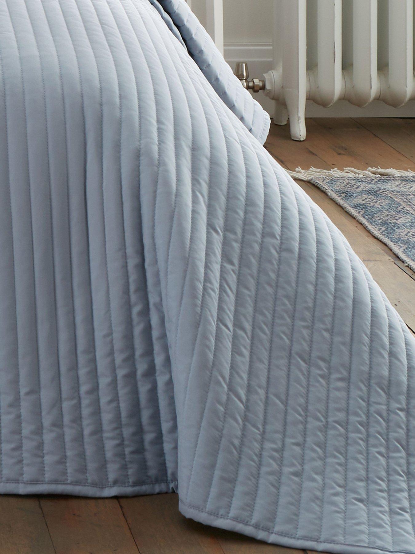 bianca-quilted-lines-bedspread--220x230cm-blueback
