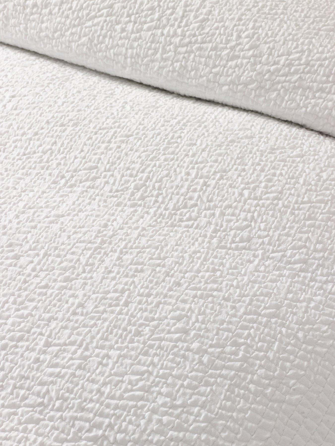 catherine-lansfield-crinkle-texture-duvet-set-whiteoutfit
