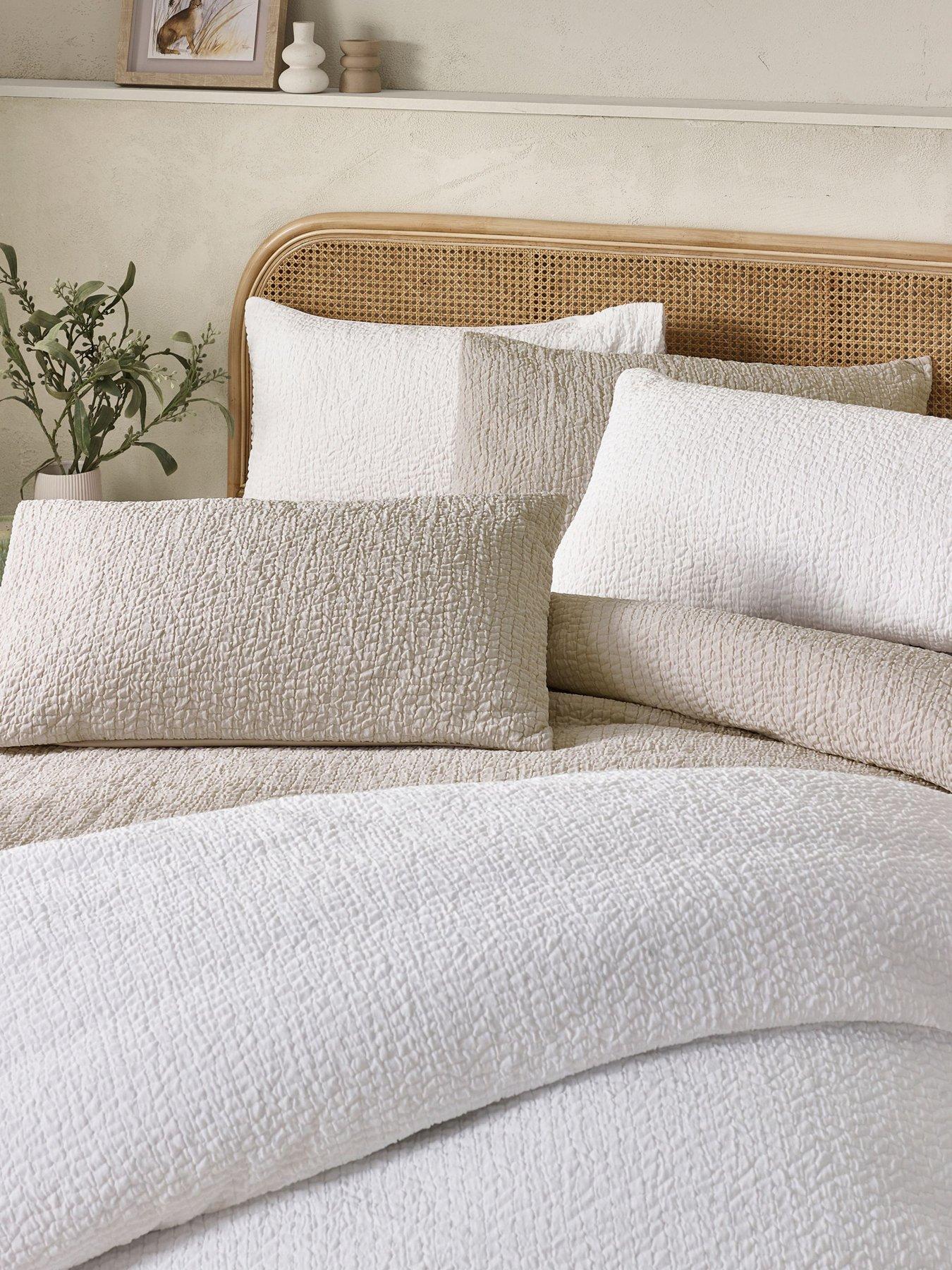 catherine-lansfield-crinkle-texture-duvet-set-whitedetail