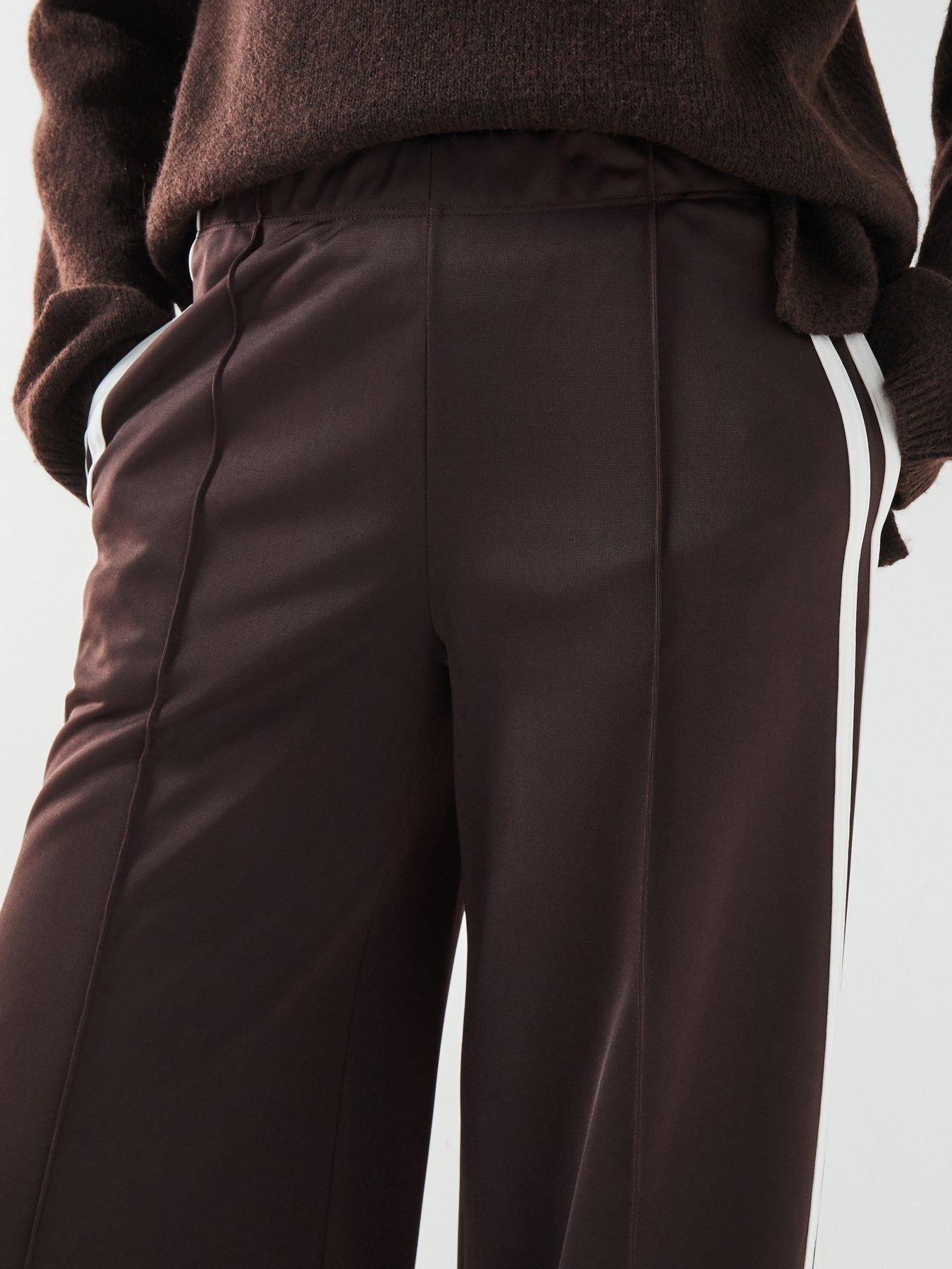 the-very-collection-wide-leg-high-waisted-side-stripe-jogger-brownoutfit