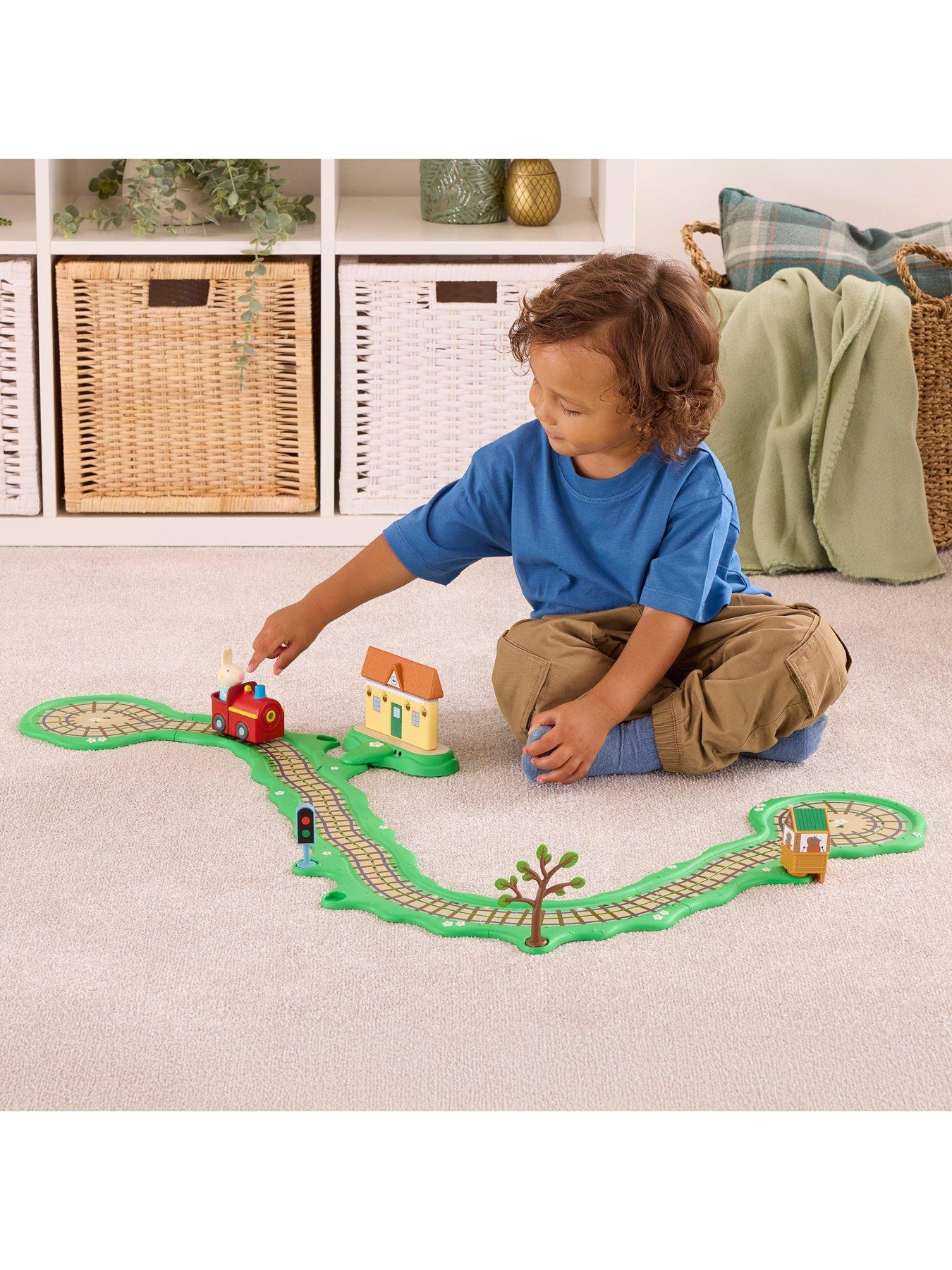peppa-pig-whizz-around-clickety-clack-train-setdetail