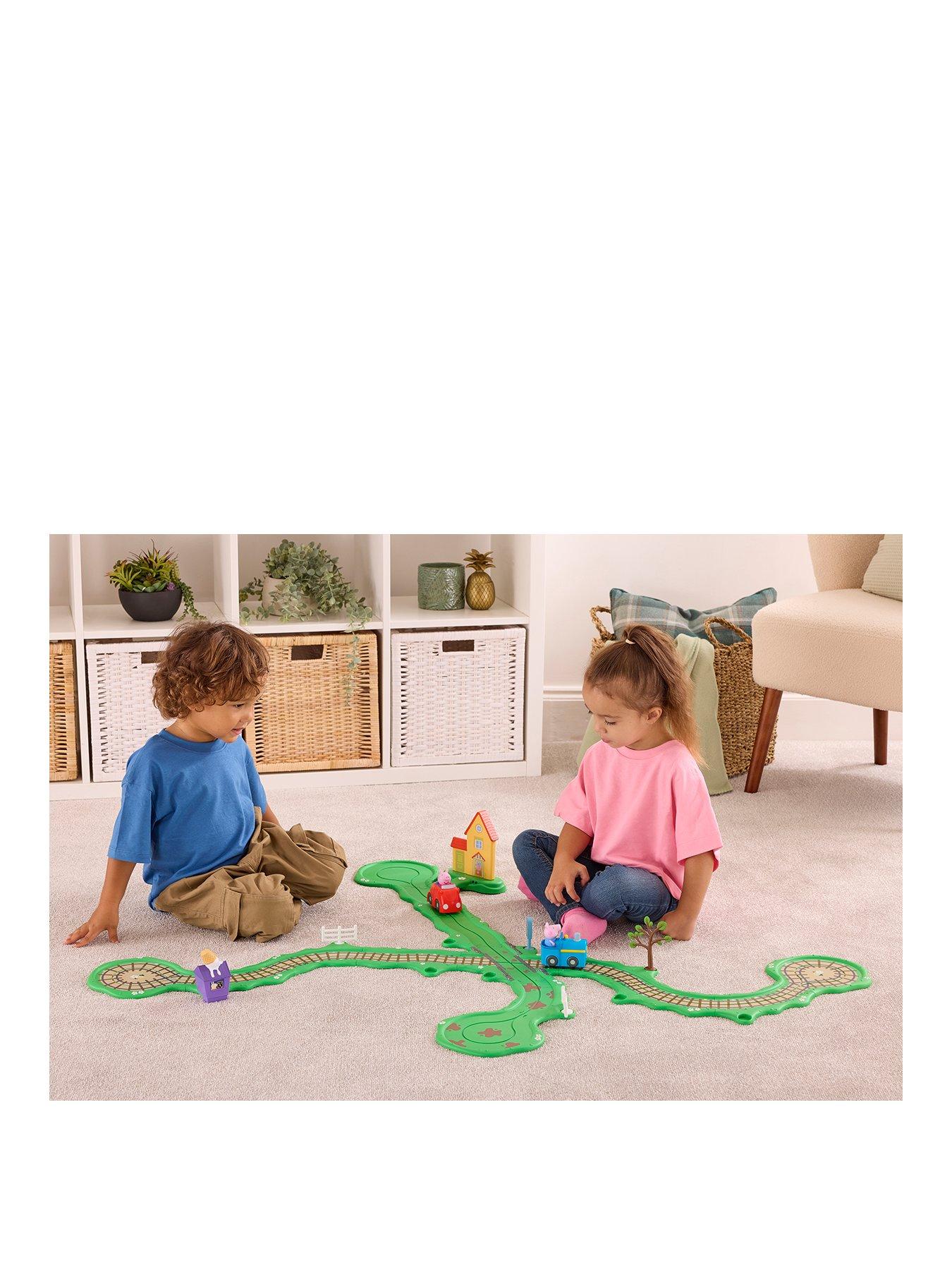Peppa Pig Whizz-Around Runabout Town Set