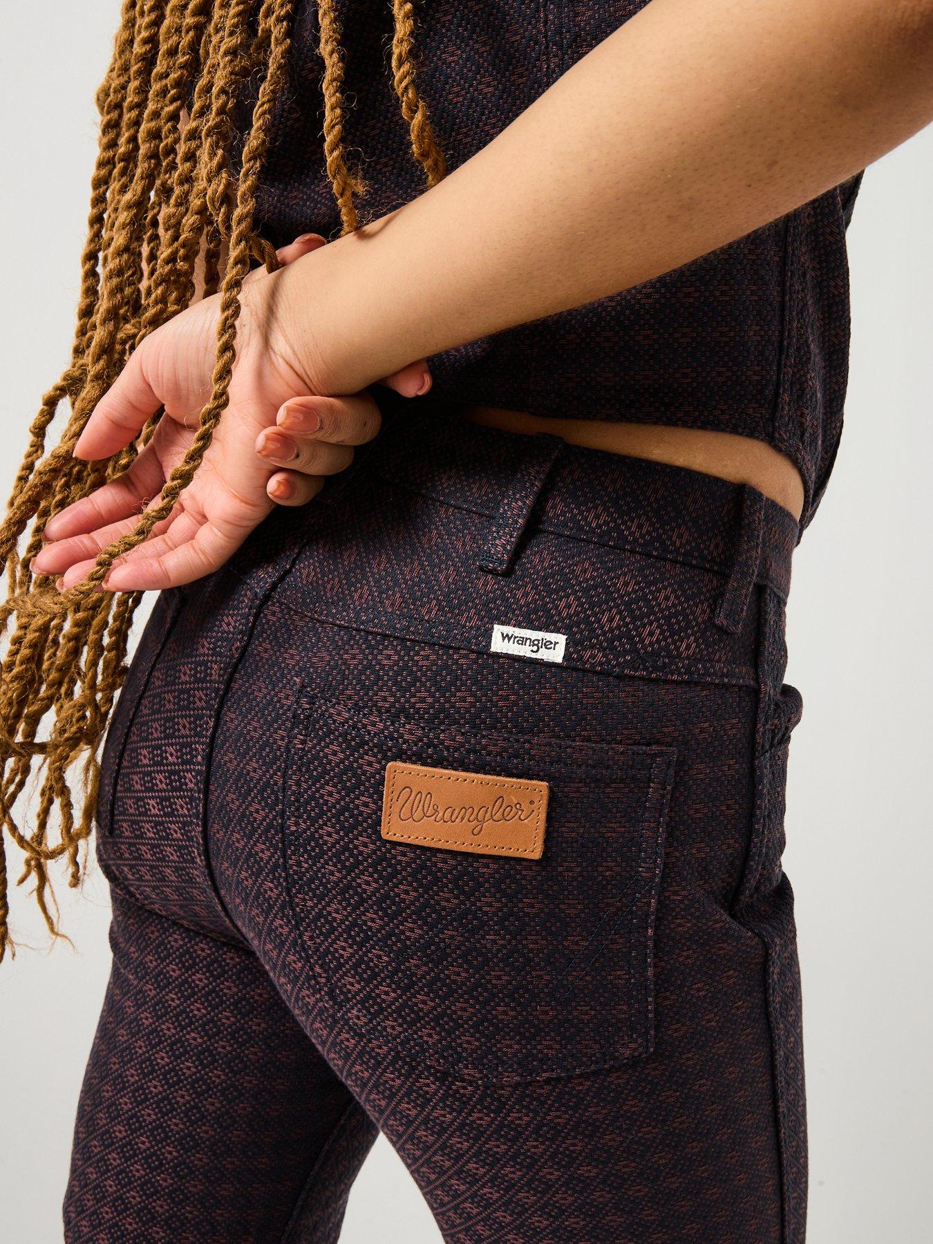 wrangler-70s-flare-jeans-mahogany-blackdetail