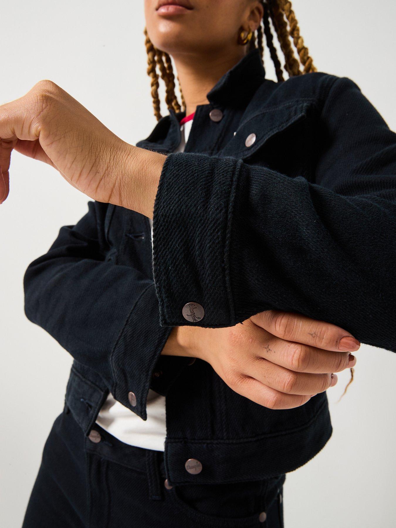 wrangler-heritage-denim-jacket-cobalt-crush-blackdetail