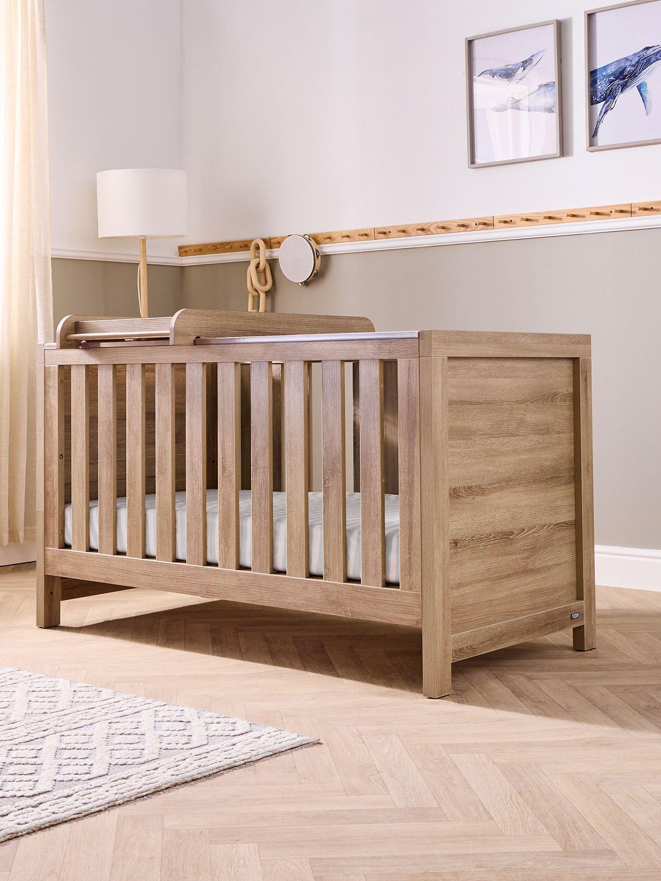 tutti-bambini-modena-oak-cot-bed-with-cot-top-changer-and-mattressoutfit