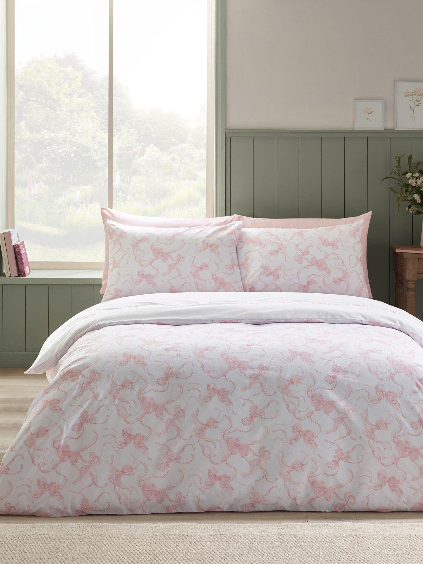 catherine-lansfield-bow-embroidery-duvet-setoutfit