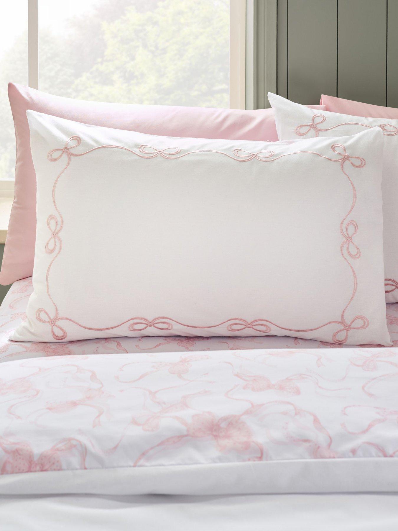 catherine-lansfield-bow-embroidery-duvet-setdetail