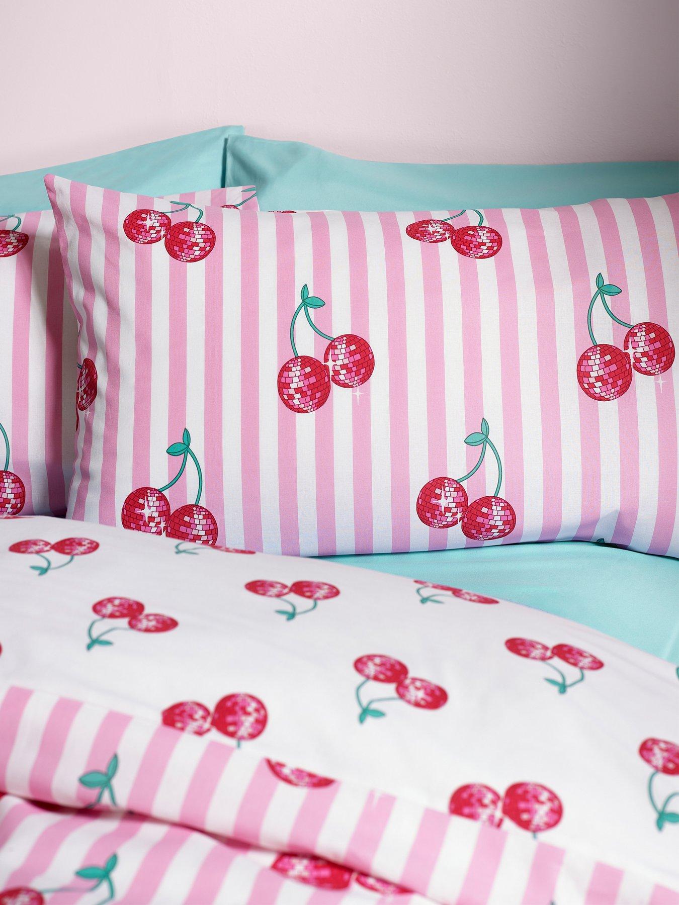catherine-lansfield-disco-cherries-duvet-setdetail