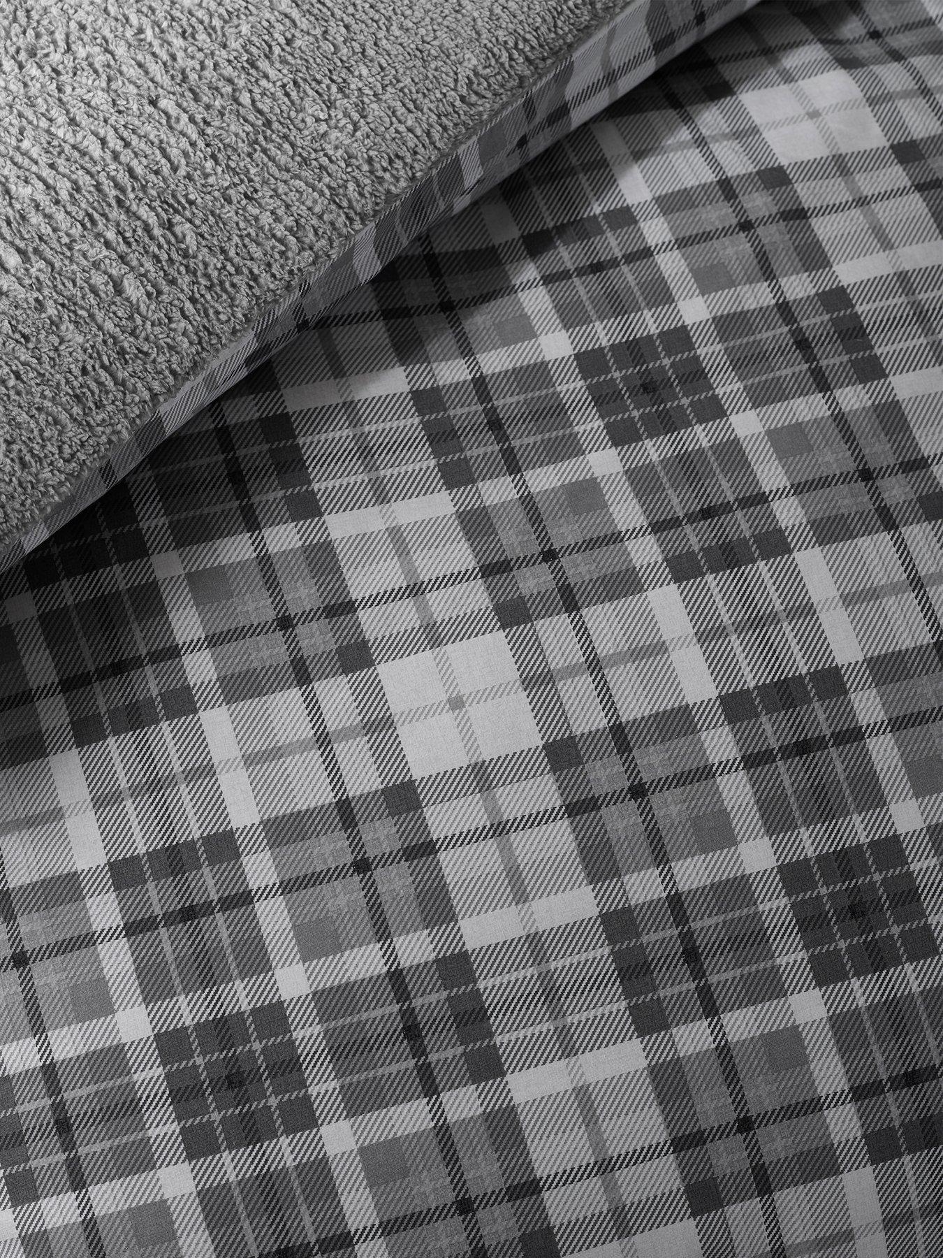 catherine-lansfield-cosy-sherpa-check-duvet-set-greydetail