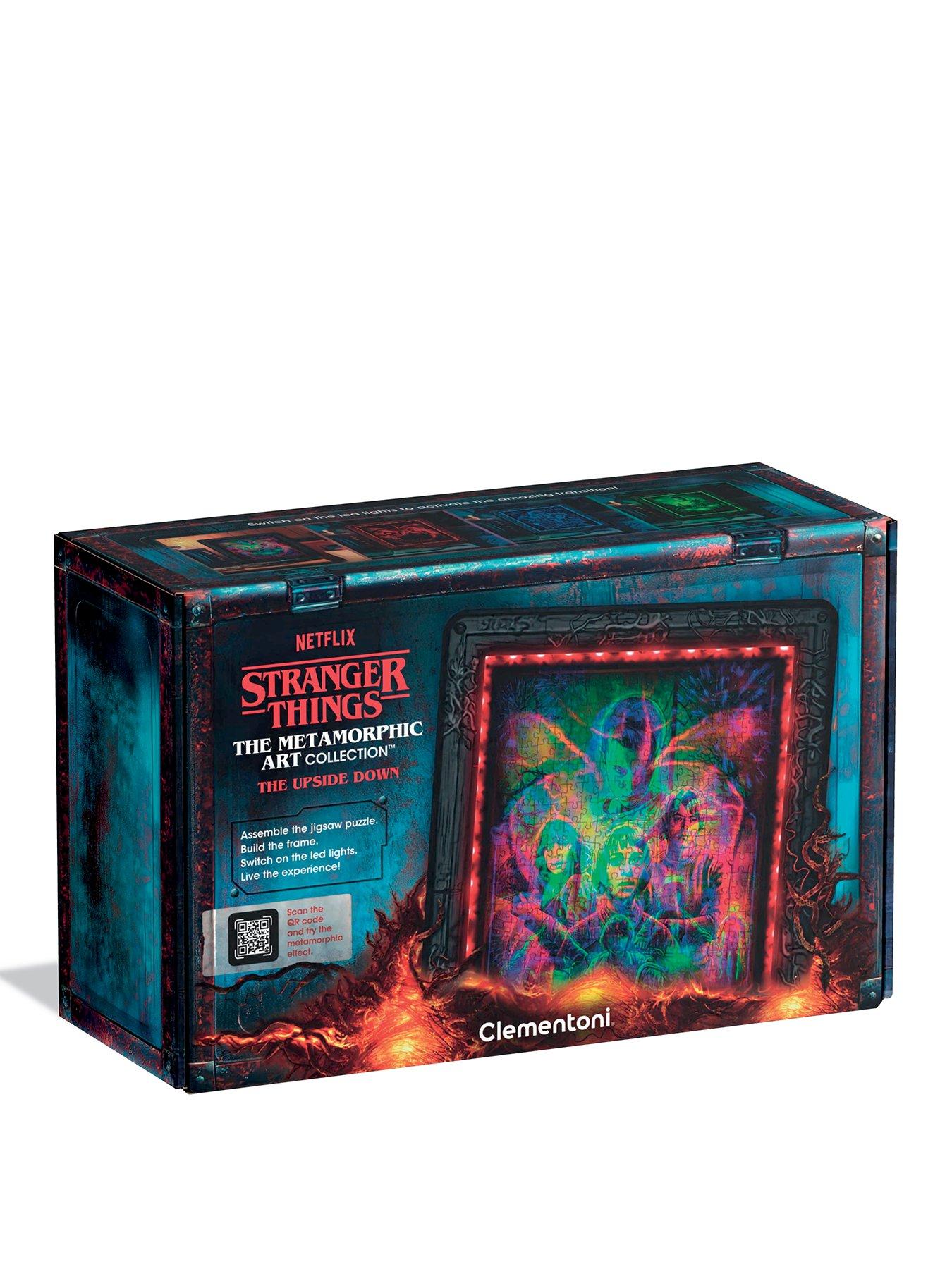 Clementoni Stranger Things – The Upside Down – 520-Piece Jigsaw Puzzle with Metamorphic Art and LED Light Display