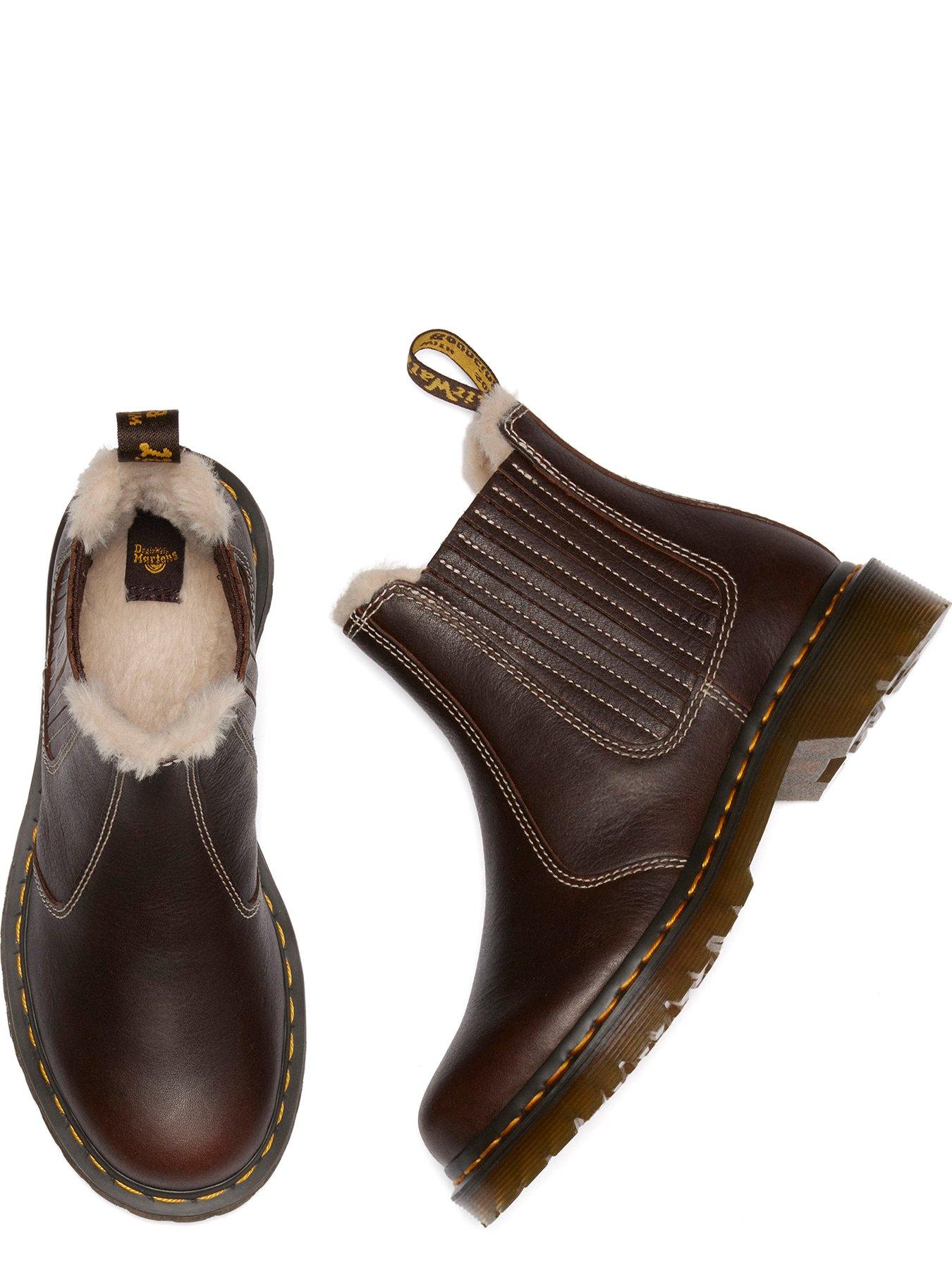 dr-martens-2976-leonore-ii-chelsea-boot-grizzly-dark-brownoutfit