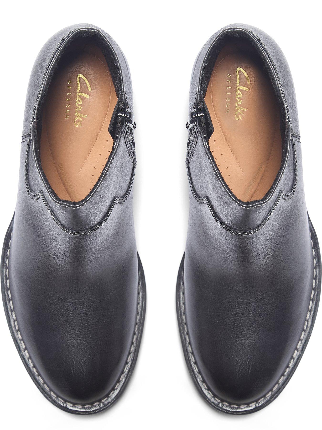 clarks-wide-fit-kastela-top-boots-blackoutfit