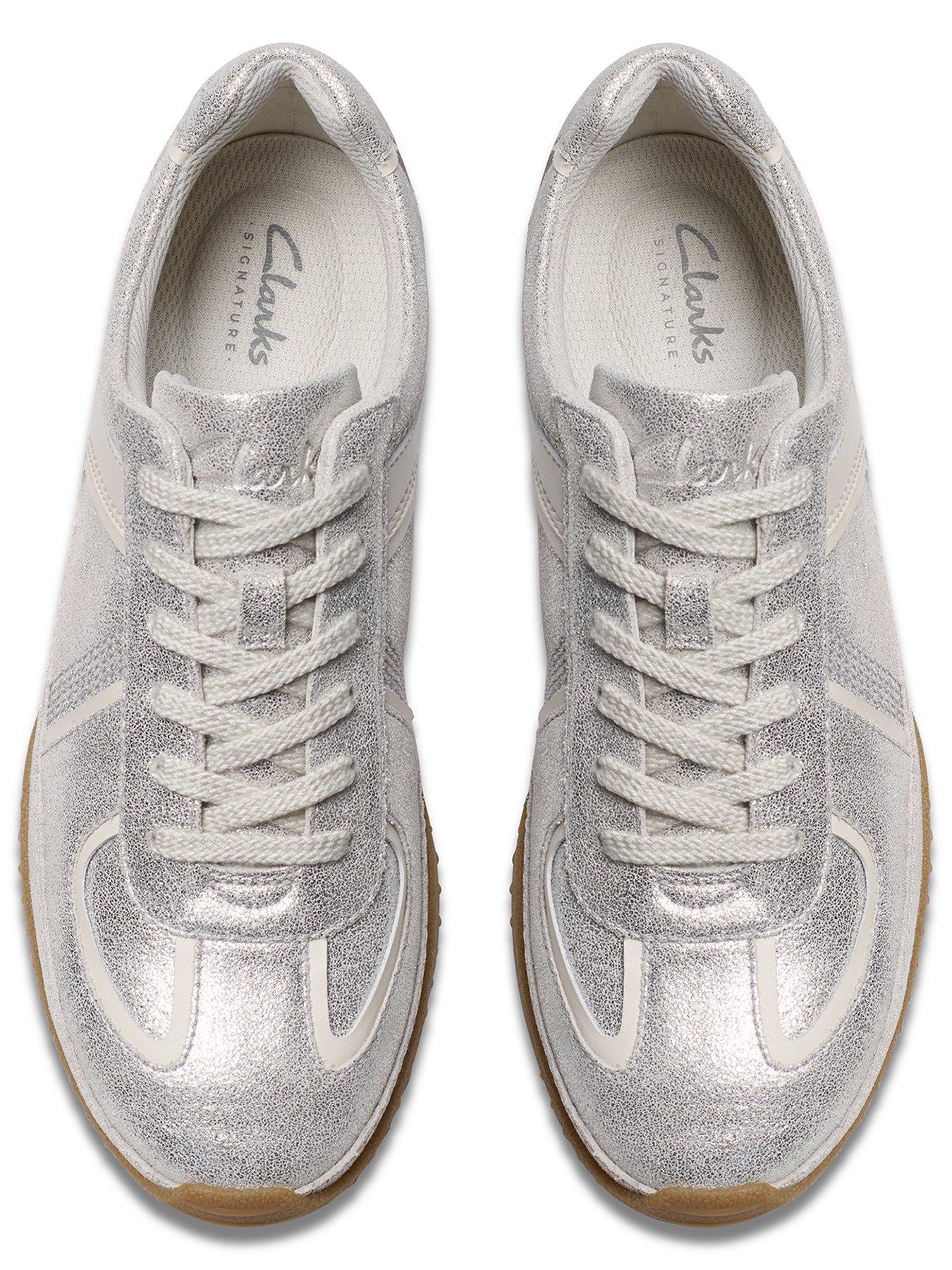 clarks-meridor-lo-trainers-silveroutfit