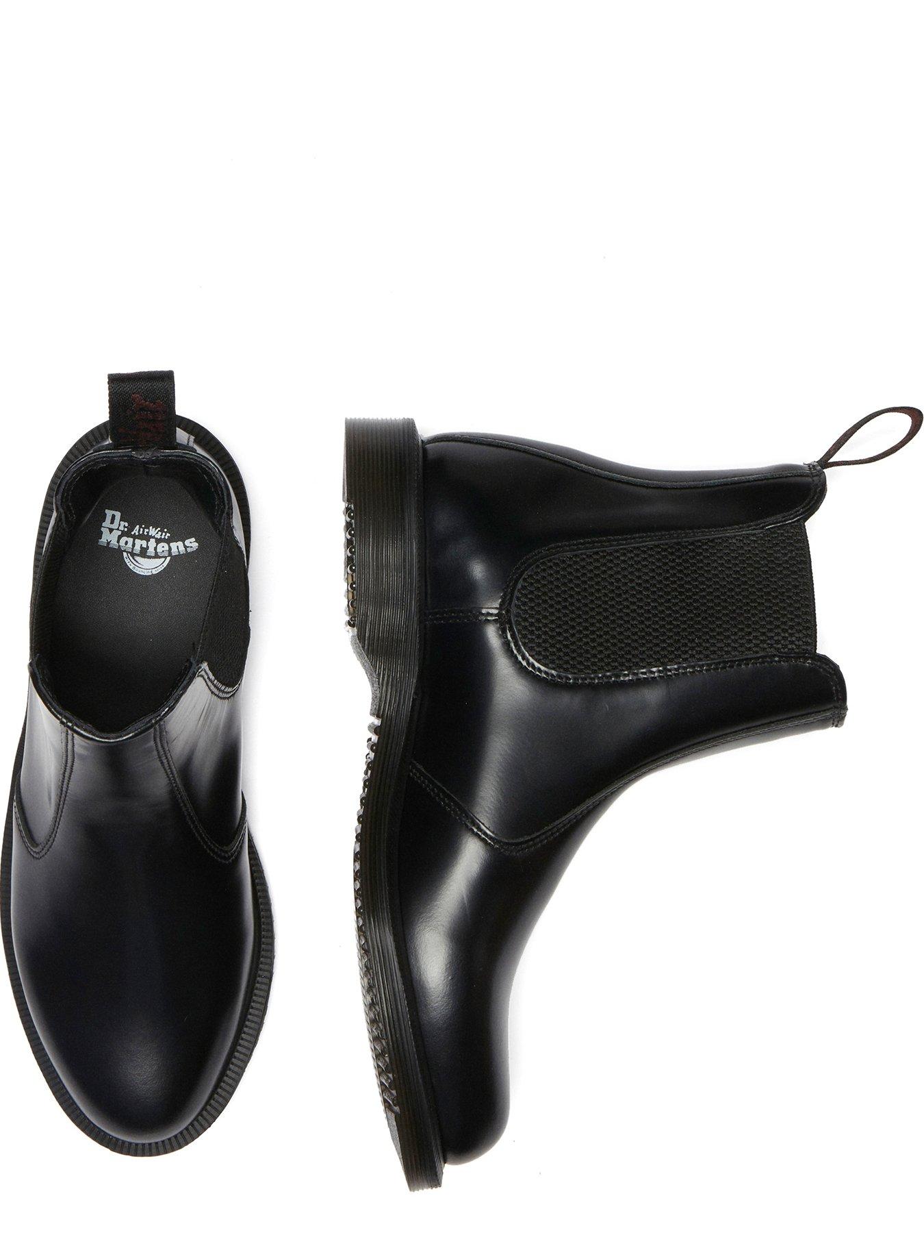 dr-martens-flora-smooth-leather-chelsea-boots-blackoutfit